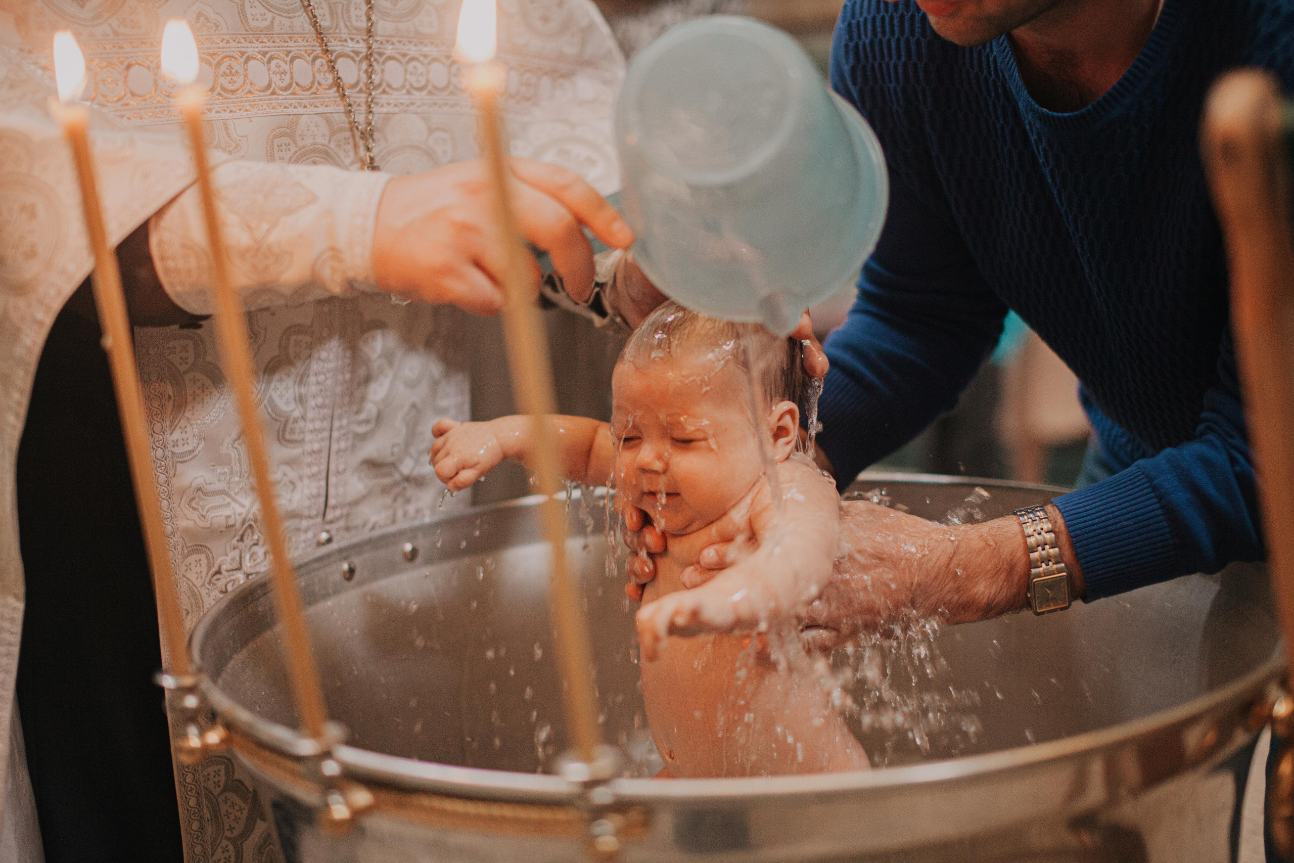 Крещение. Церковь Вознесения Господня на Ильинке. Фотограф на крещение и венчание в Нижнем Новгороде.Свадебный Фотограф