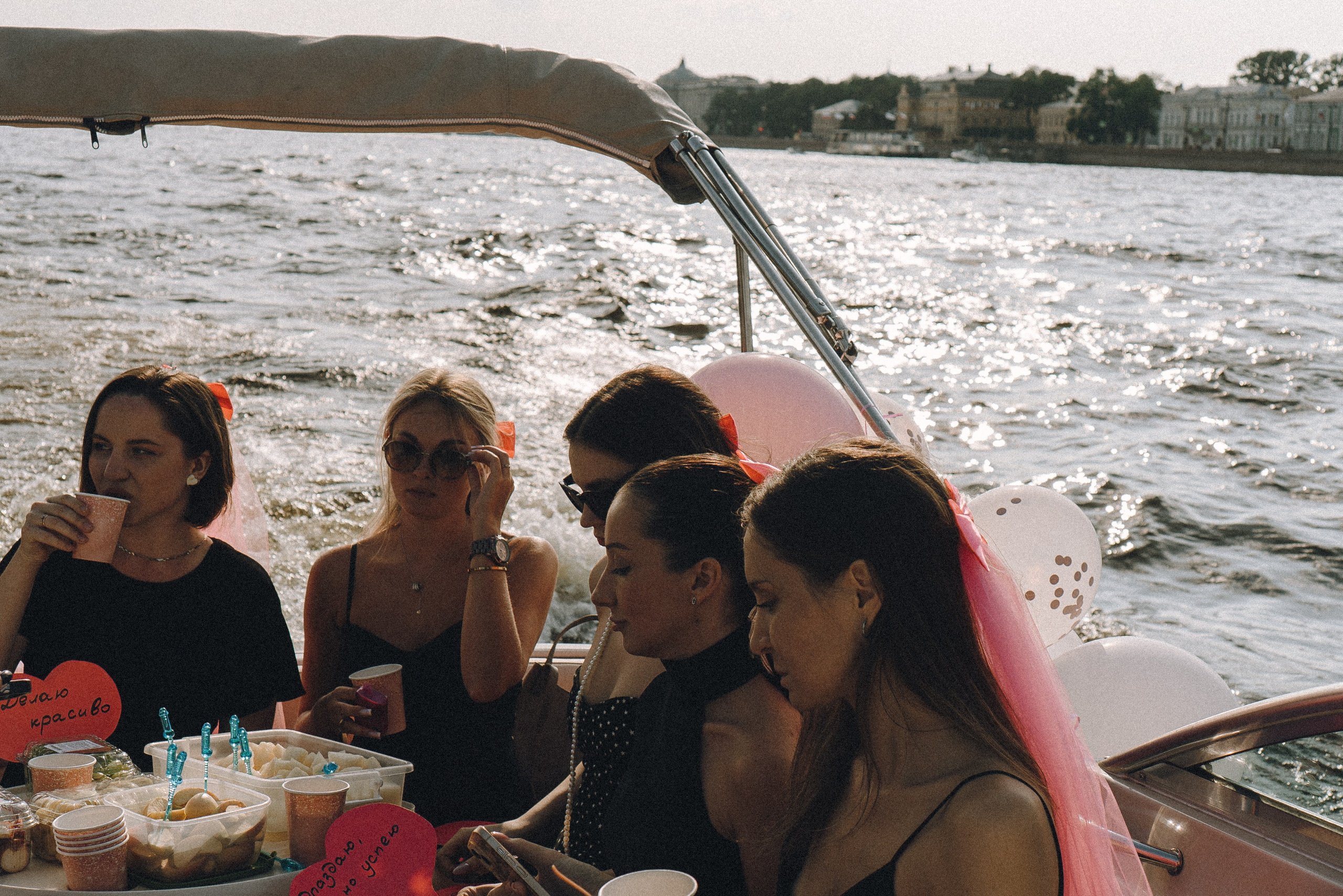 ДЕВИЧНИК НА КАТЕРЕ. Профессиональный фотограф, Санкт-Петербург — Виктория Богомолова
