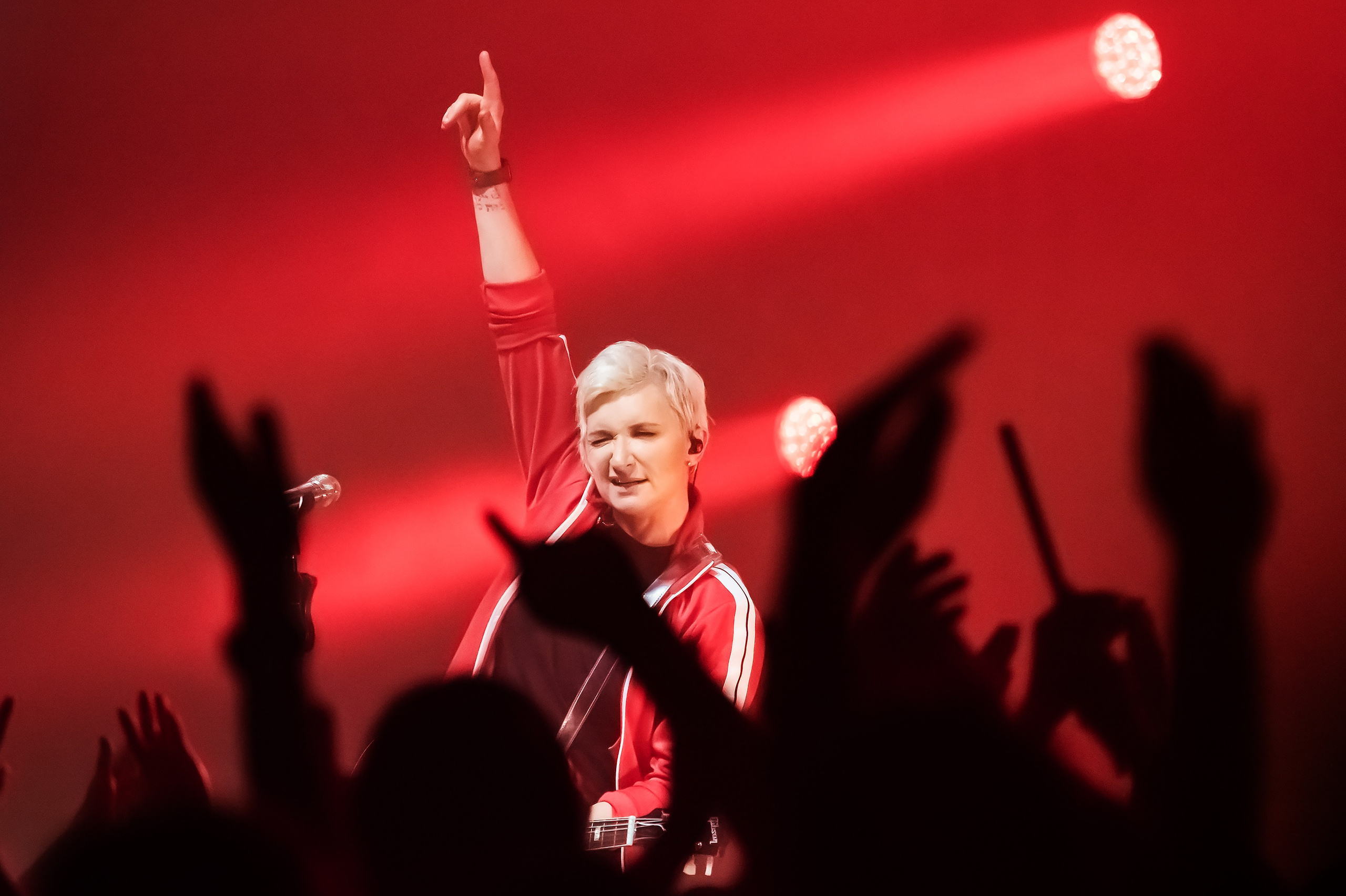 Концерт Арбениной. Репортажный, семейный и детский фотограф в Пензе и Заречном Арина Ермилова. Картины барельеф на заказ