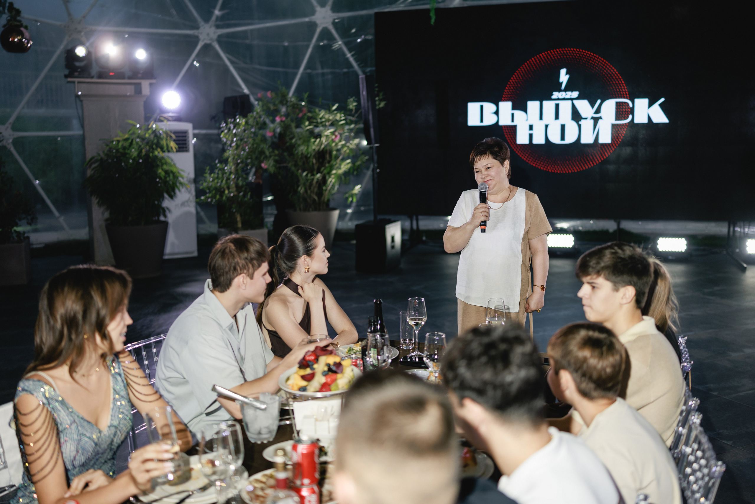 Выпускной в Графском парке. Фотограф Олег Сотник