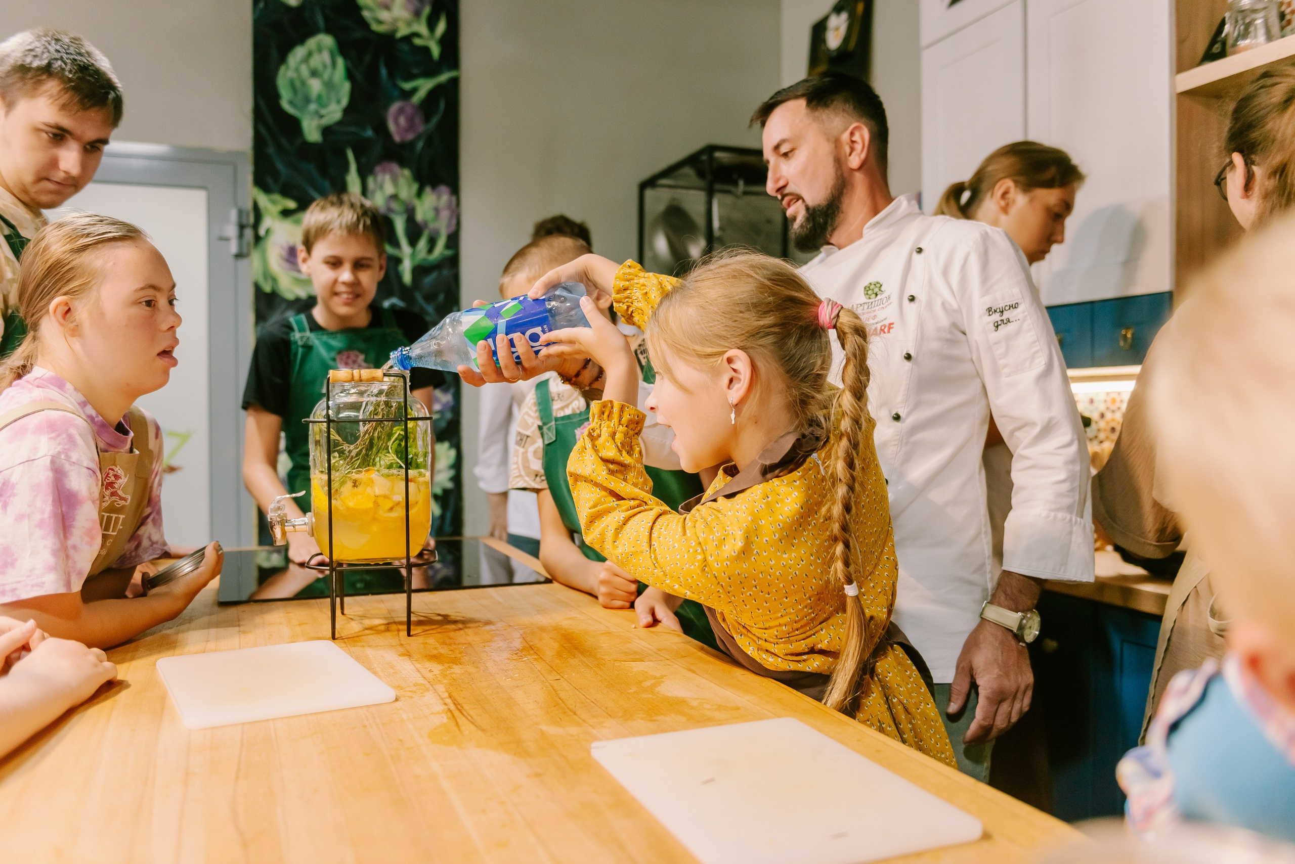 Инклюзивная кухня добра в Артишок 30. 07.35. Детский фотограф, семейный фотограф и репортажи в Кемерово