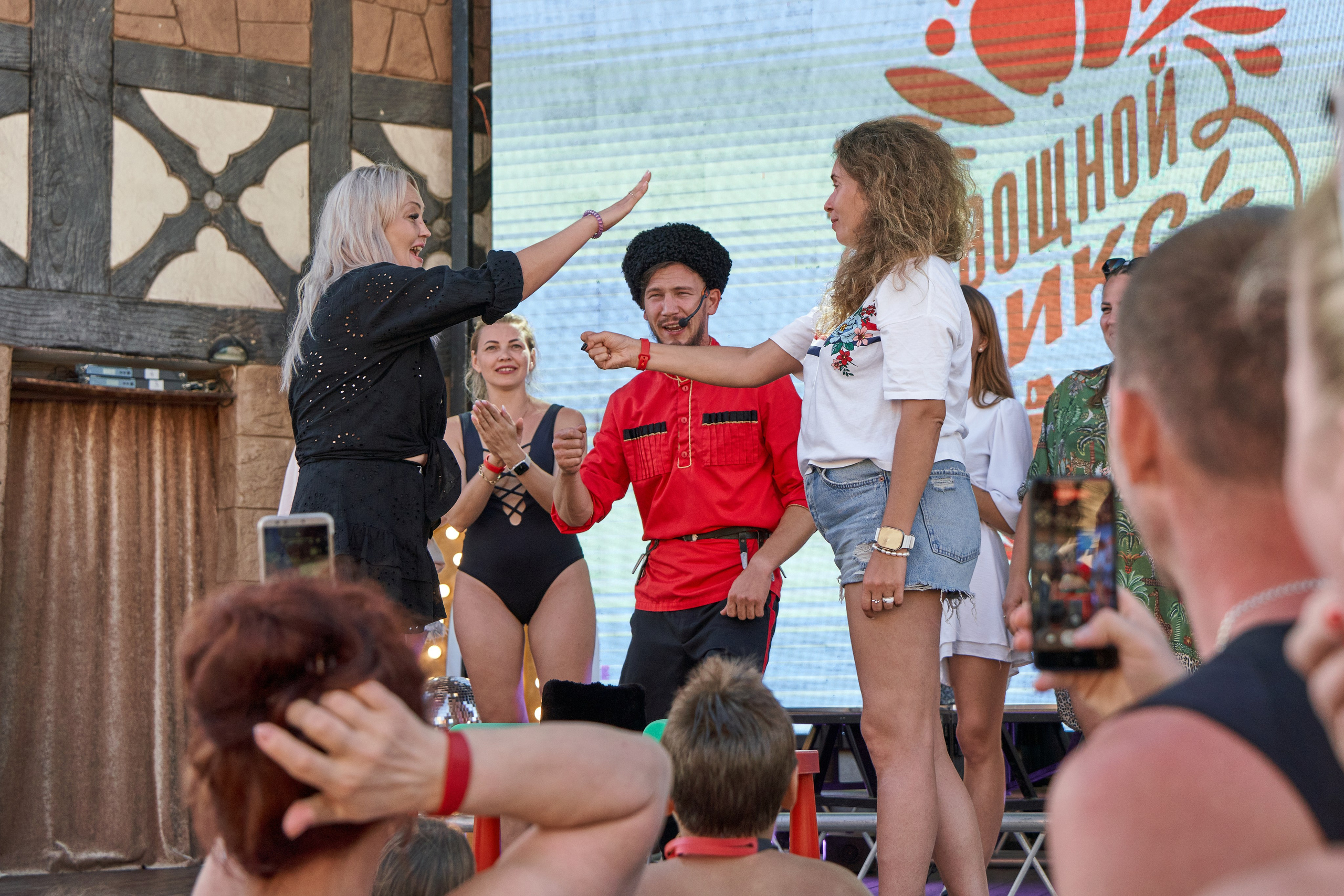 Фотосъемка фестиваля в отеле г. Анапа. Профессиональный фотограф в Анапе Артем Ковальский