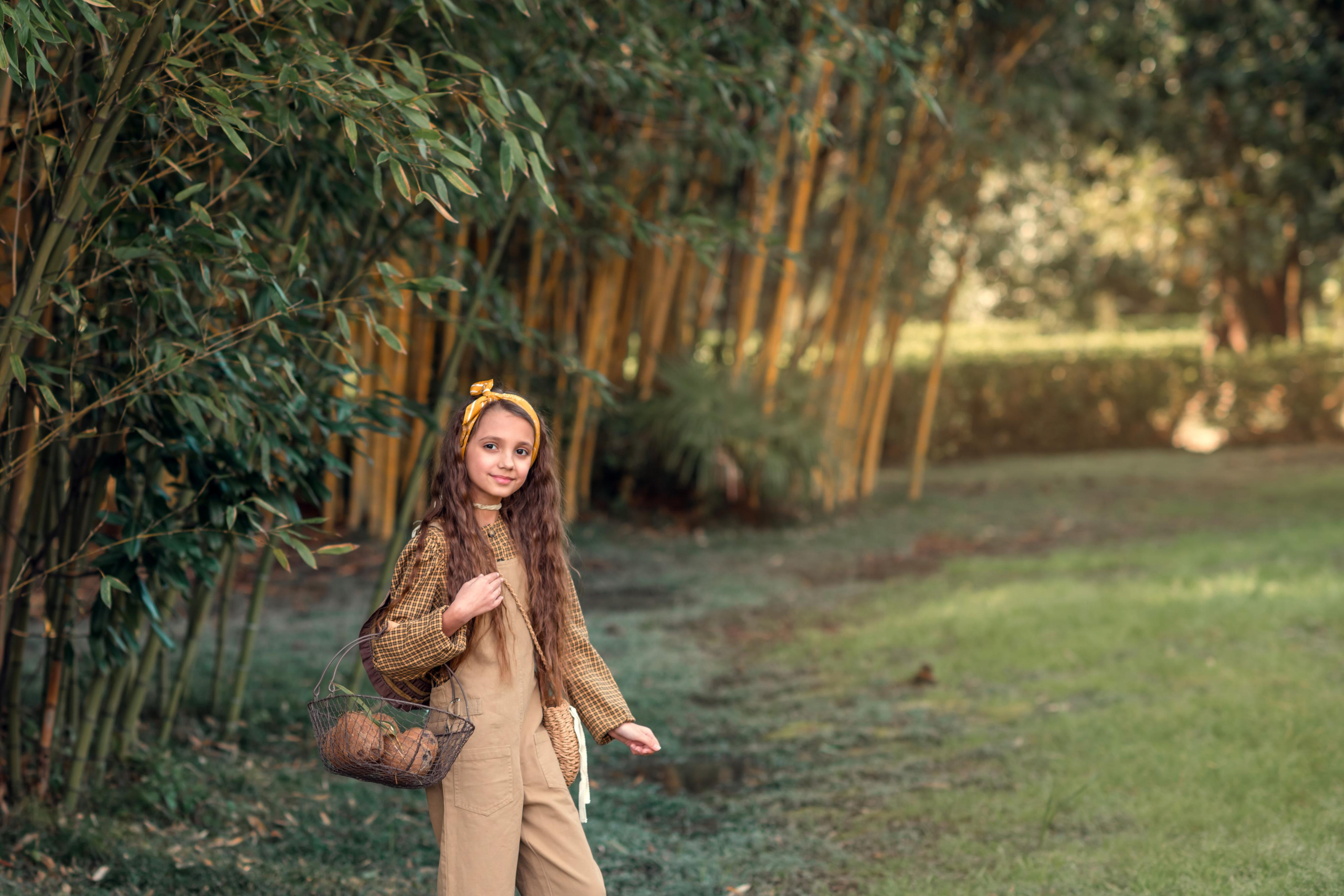 сочи адлер юг море пальма бамбук девочка коричневый зима весна лето осень кокос