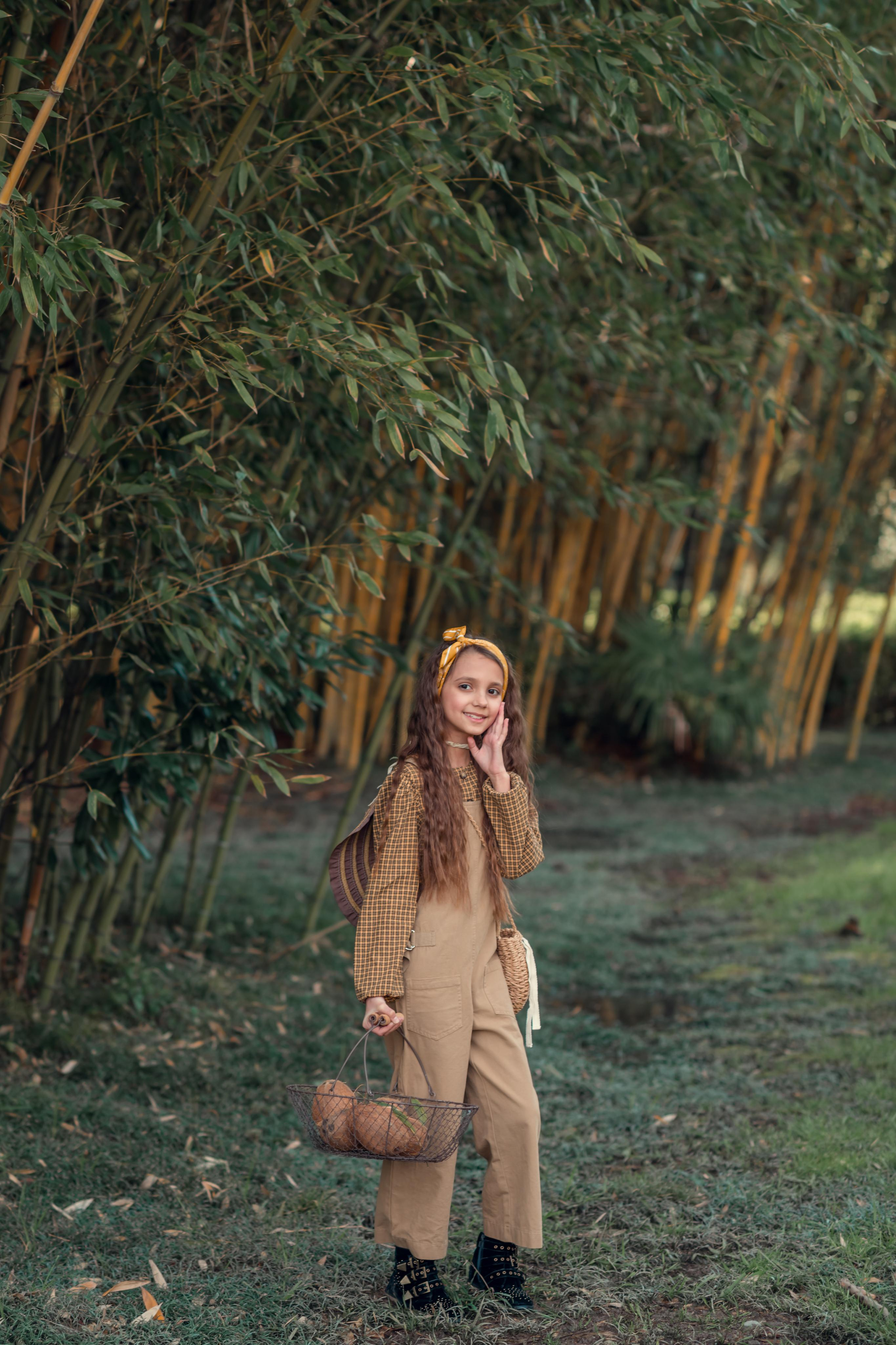 сочи адлер юг море пальма бамбук девочка коричневый зима весна лето осень кокос