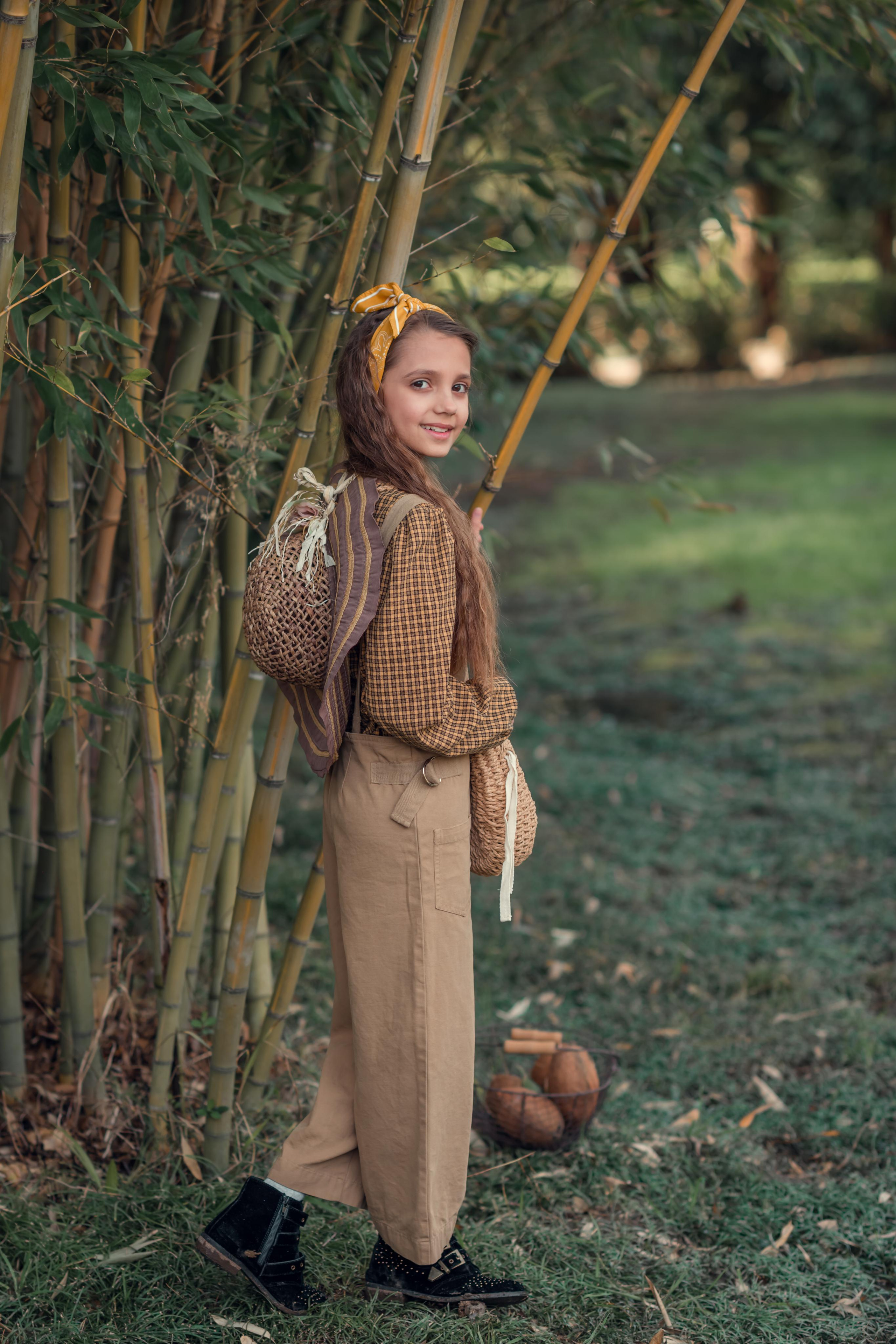 сочи адлер юг море пальма бамбук девочка коричневый зима весна лето осень кокос