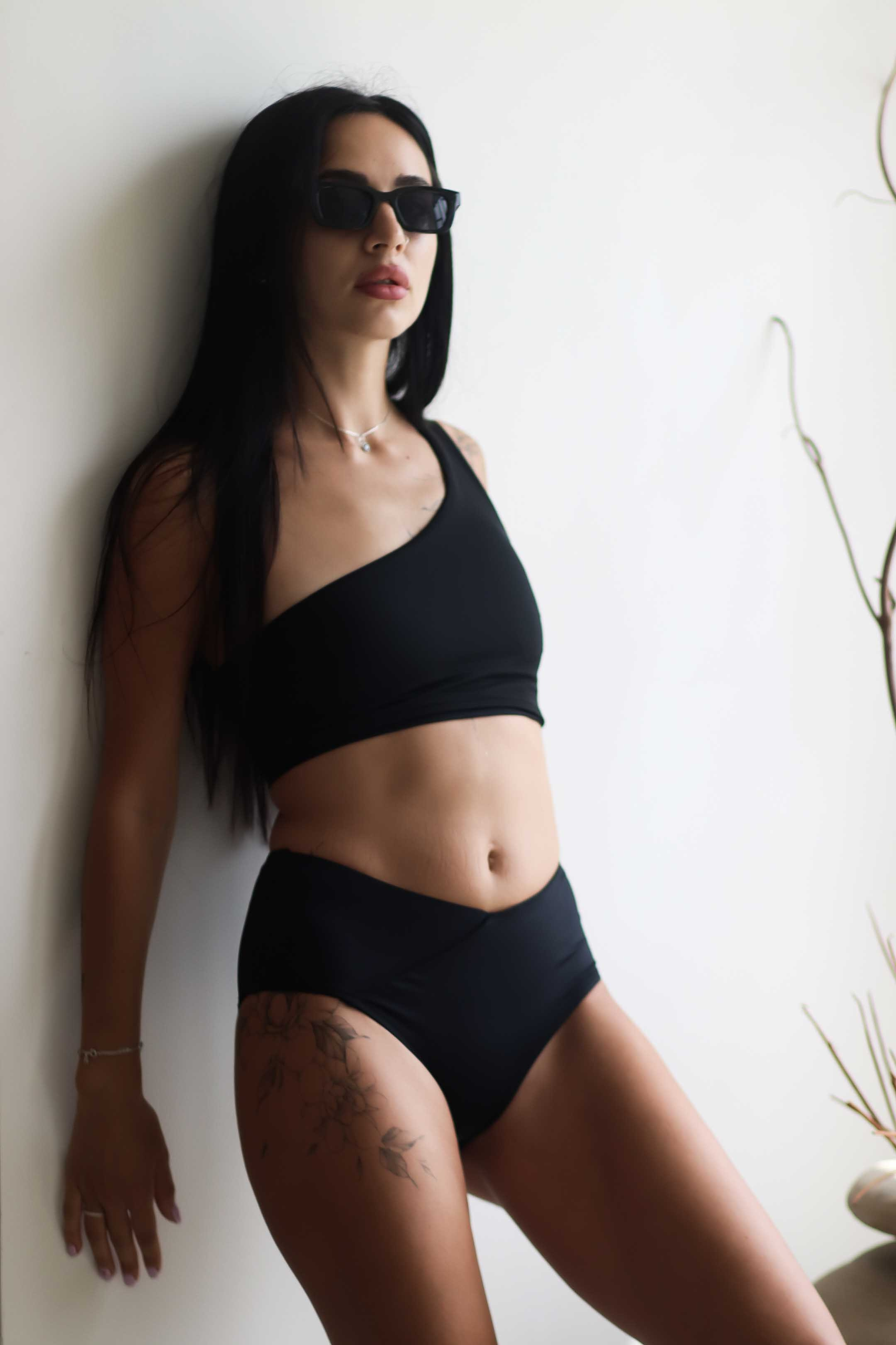 Коллекция купальников бикини. Фотограф на Шри-Ланке