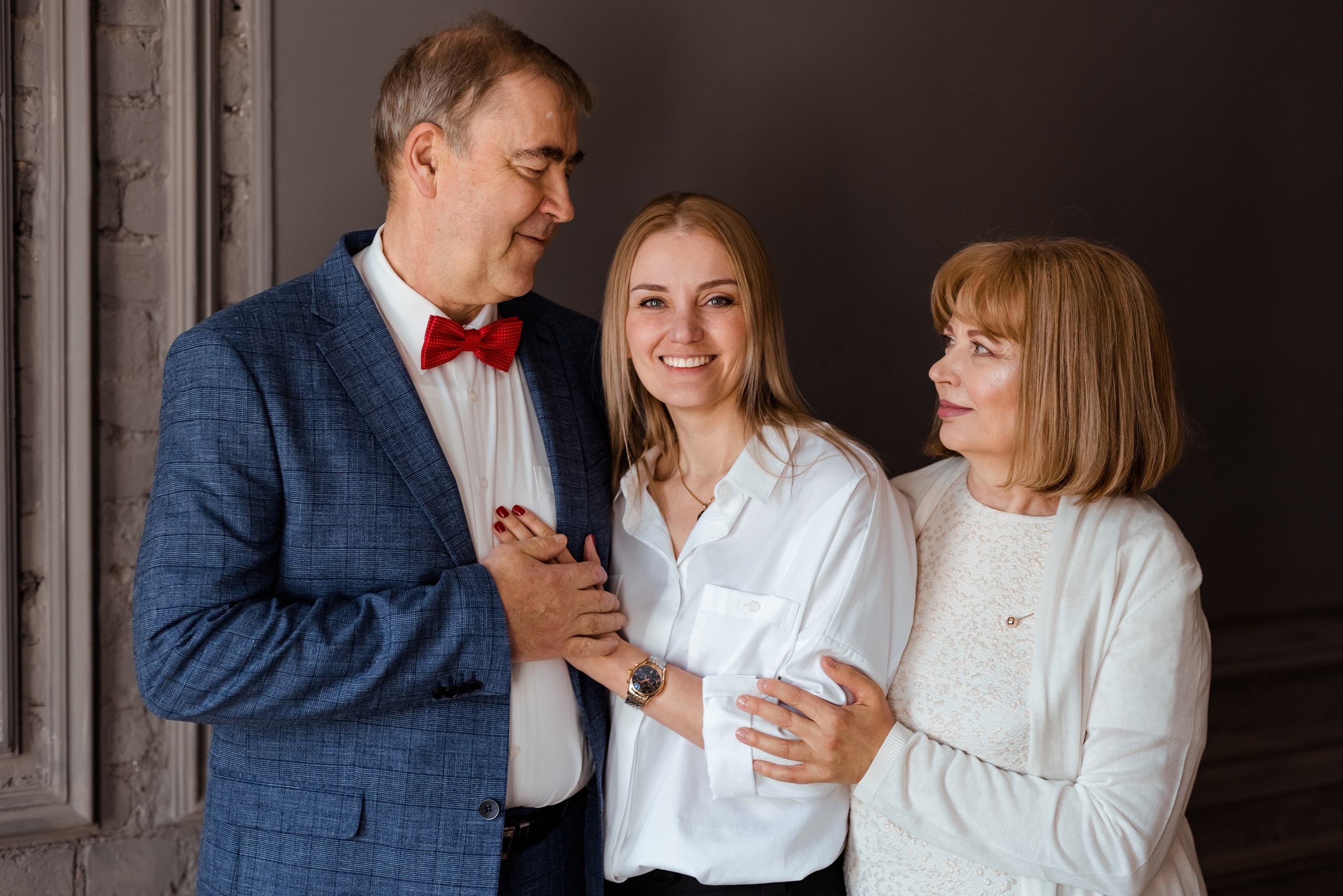 Фотосессия большой семьи в студии в Санкт-Петербурге. Фотограф Юлия Кондратьева