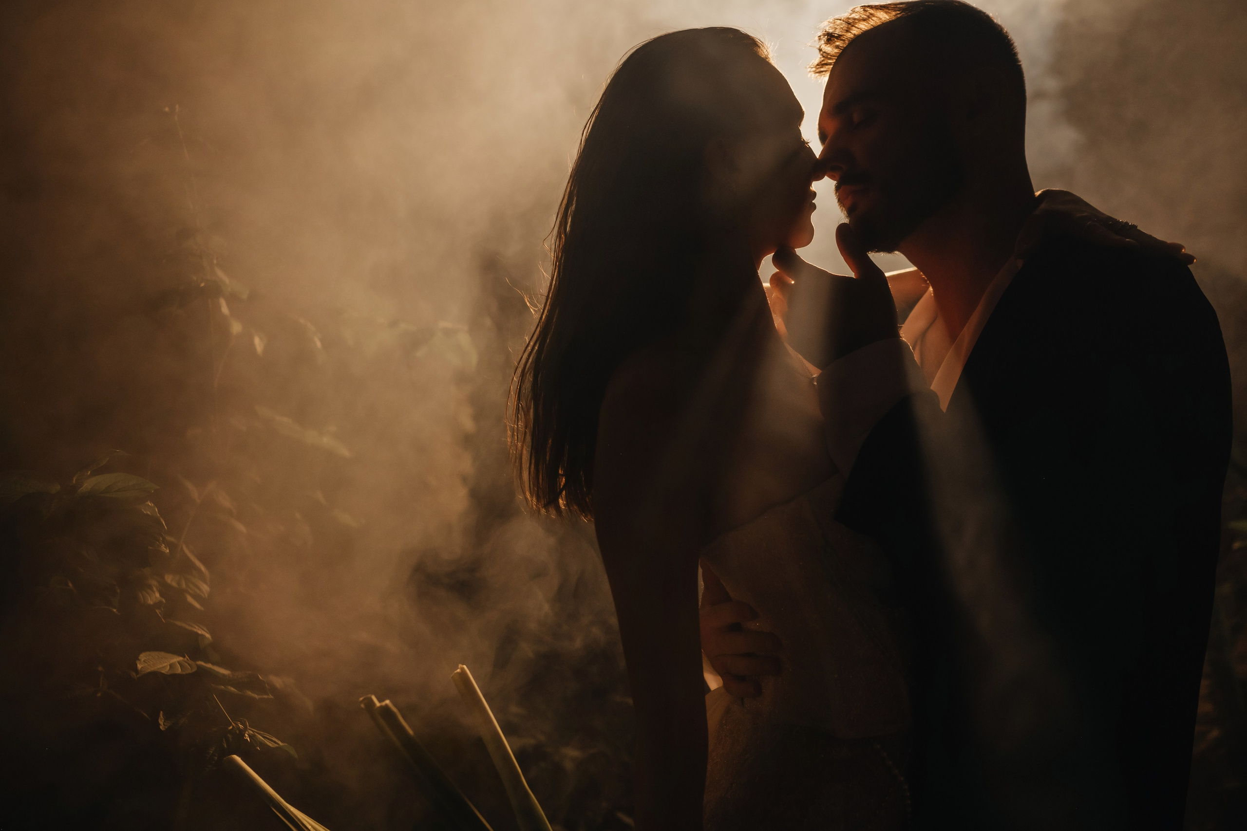 Свадебная фотосессия, свадьба, лавстори, утро невесты, совместные сборы, идеи для фотосессии, жених и невеста, позирование, позы для фотосессии, свадебные сборы, сьемка в студии, свадебная съемка, тренды свадьба, свадебные тренды, свадебный декор, позинг,свадебный макияж, детали, детали на свадьбу, приглашения на свадьбу, свадебная причёска, невеста, фото невесты гладиолусы на свадьбе,свадьба с гладиолусами ,невеста и гладиолусы 