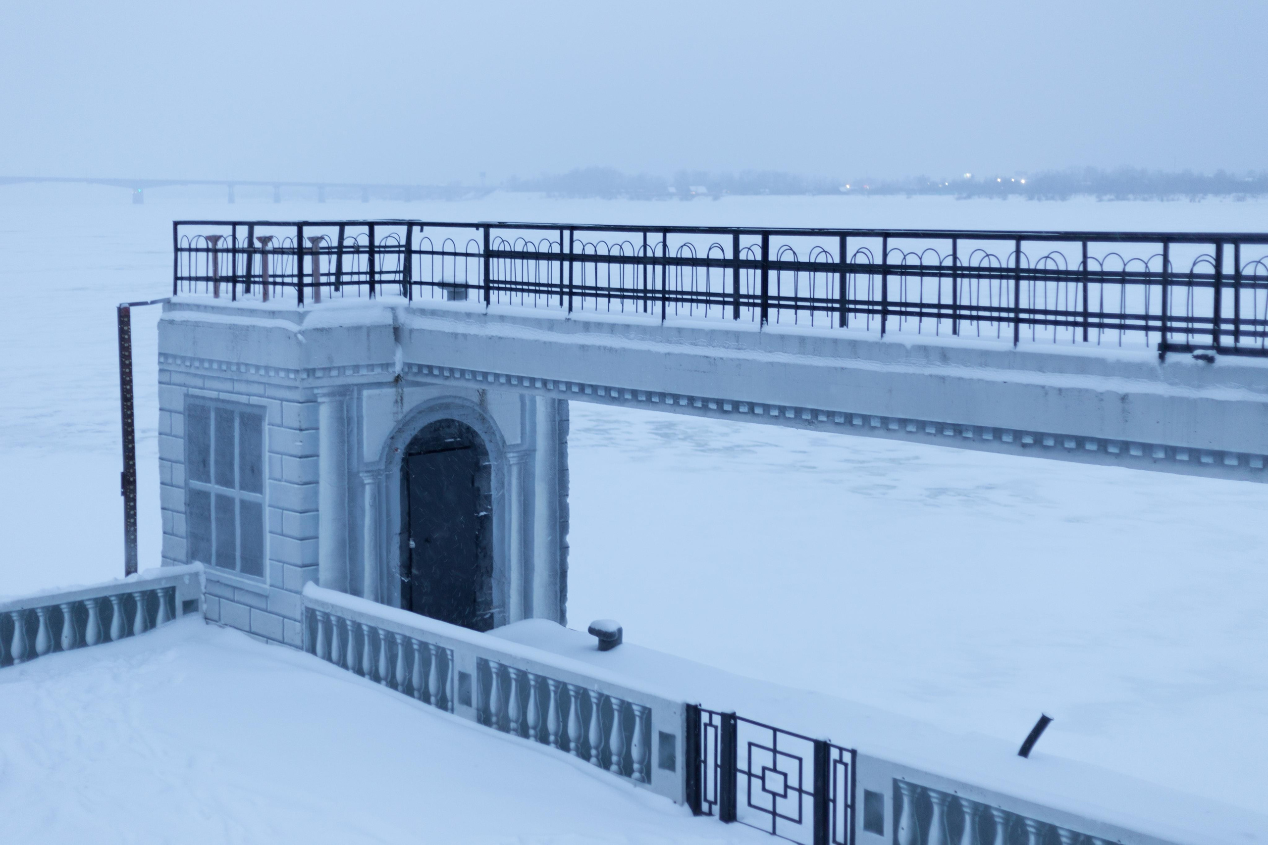 Фотосессия на набережной зимой. Фотограф Пермь. Фотосессия в фотостудии Перми и на свежем воздухе