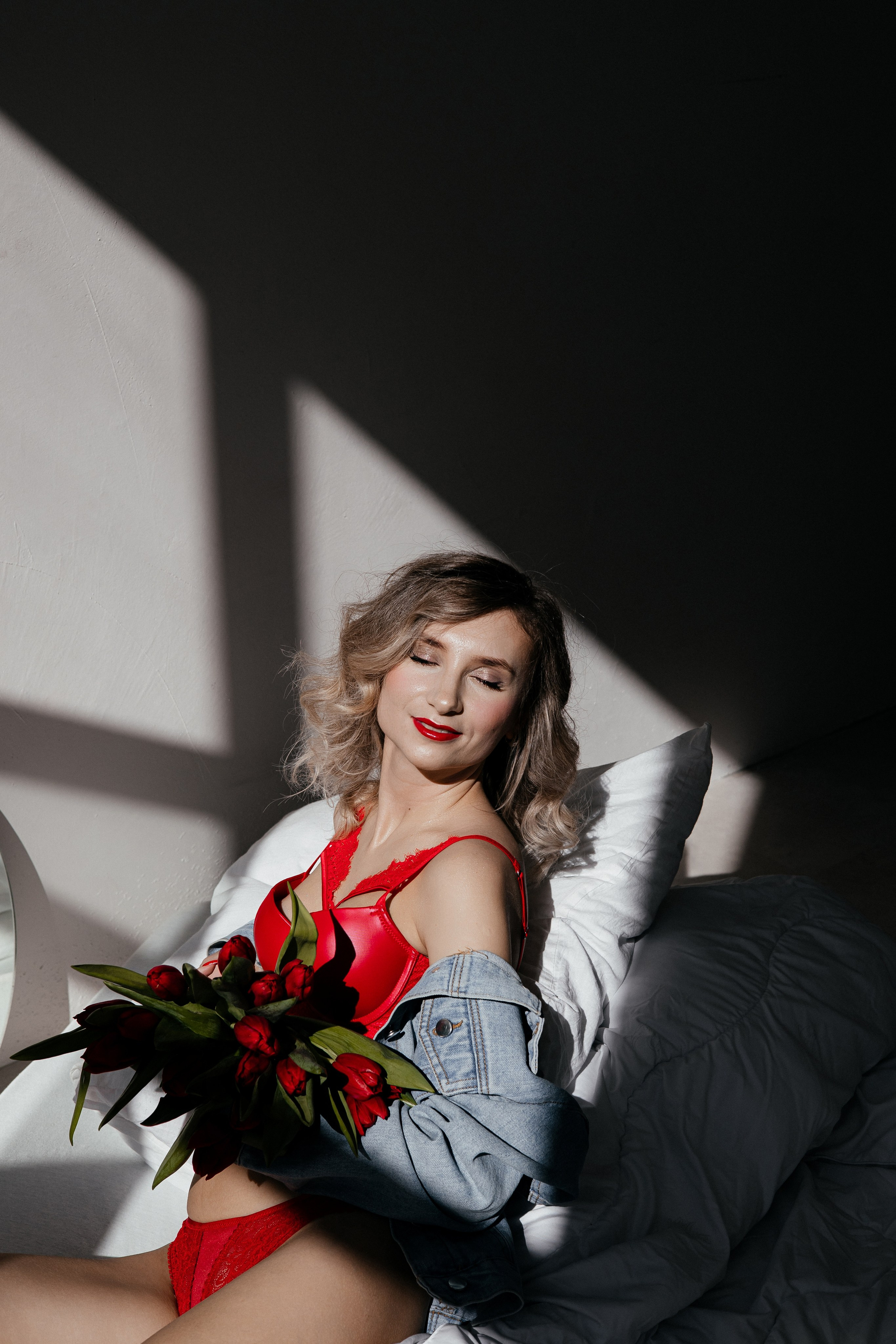 Анна. Красные тюльпаны