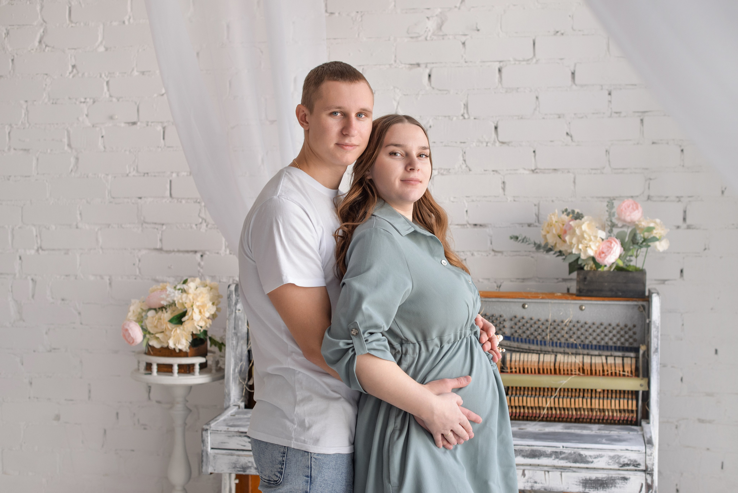 Алена и Дима беременность в студии. Семейный и свадебный фотограф Галина Абакумова, фотосессии в Белгороде