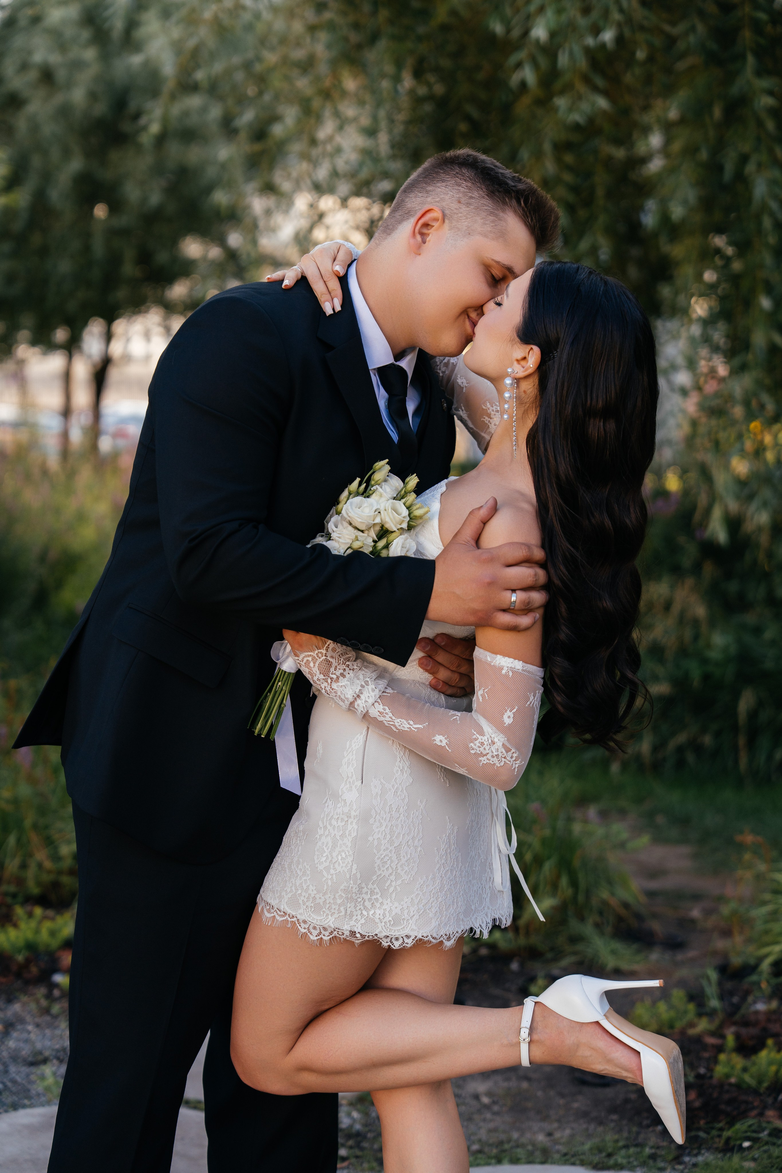 Свадебная фотосессия в Москве у высотки на Котельнической набережной. Свадебный фотограф в Москве Анна Полушина