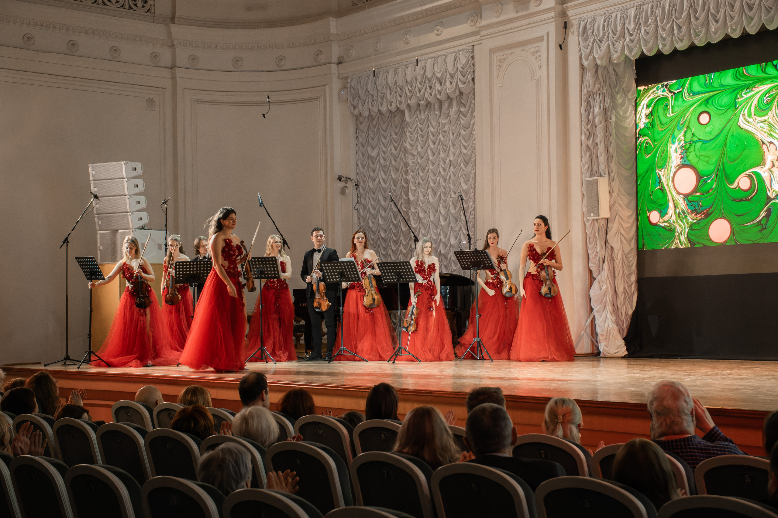 Эбру & Классическая скрипка. Фотограф в Санкт-Петербурге Авдотья Благовещенская