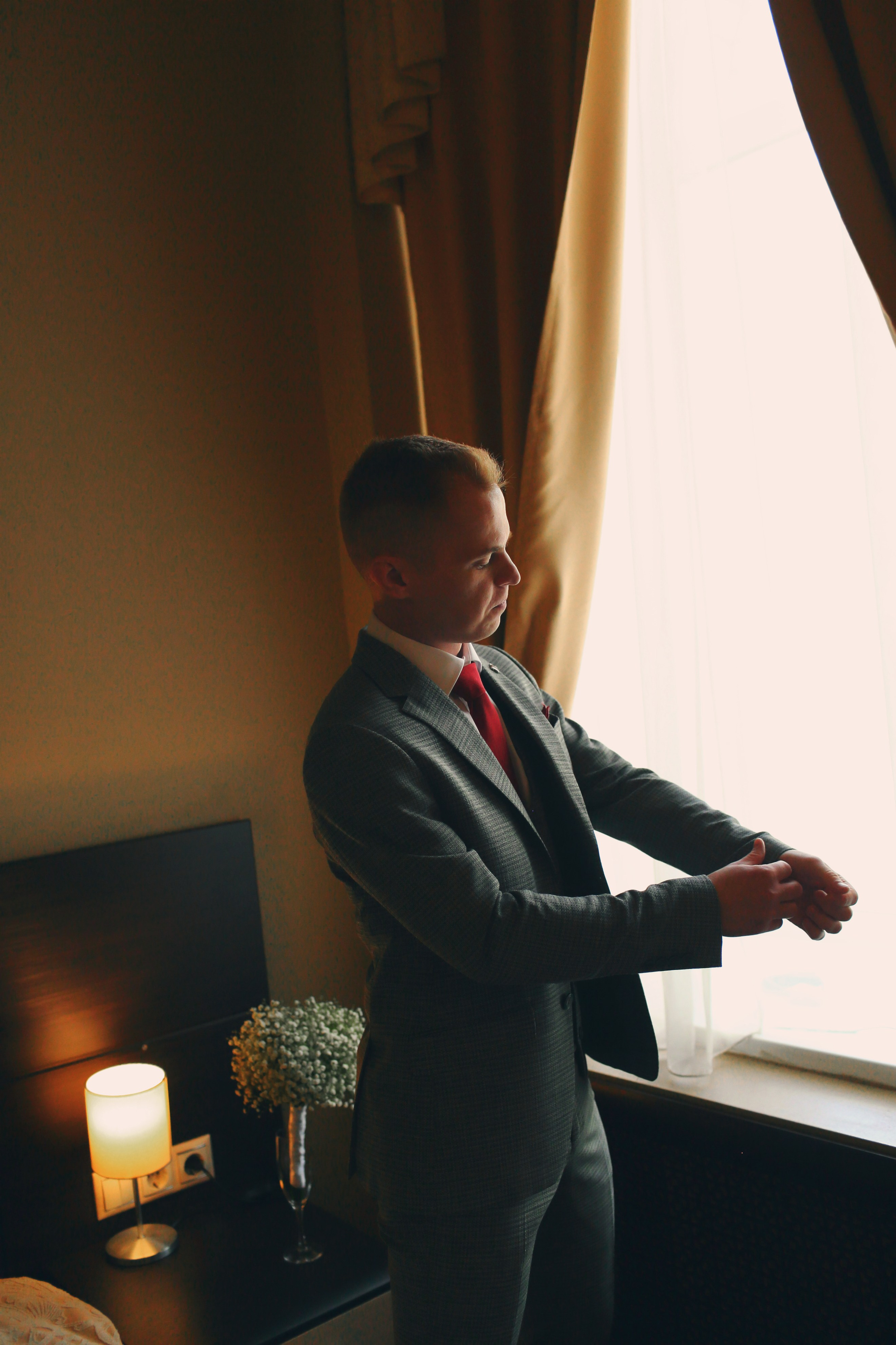 Съемка пары в отеле, на природе, в городе. Свадебный и репортажный фотограф в Ярославле и Санкт-Петербурге Роман Микрюков