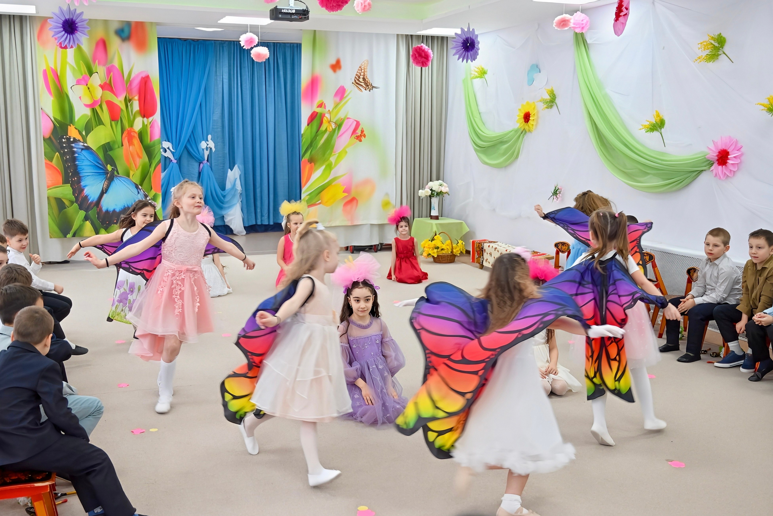 Праздник в группе Цветик семицветик. Семейный и детский фотограф Москва