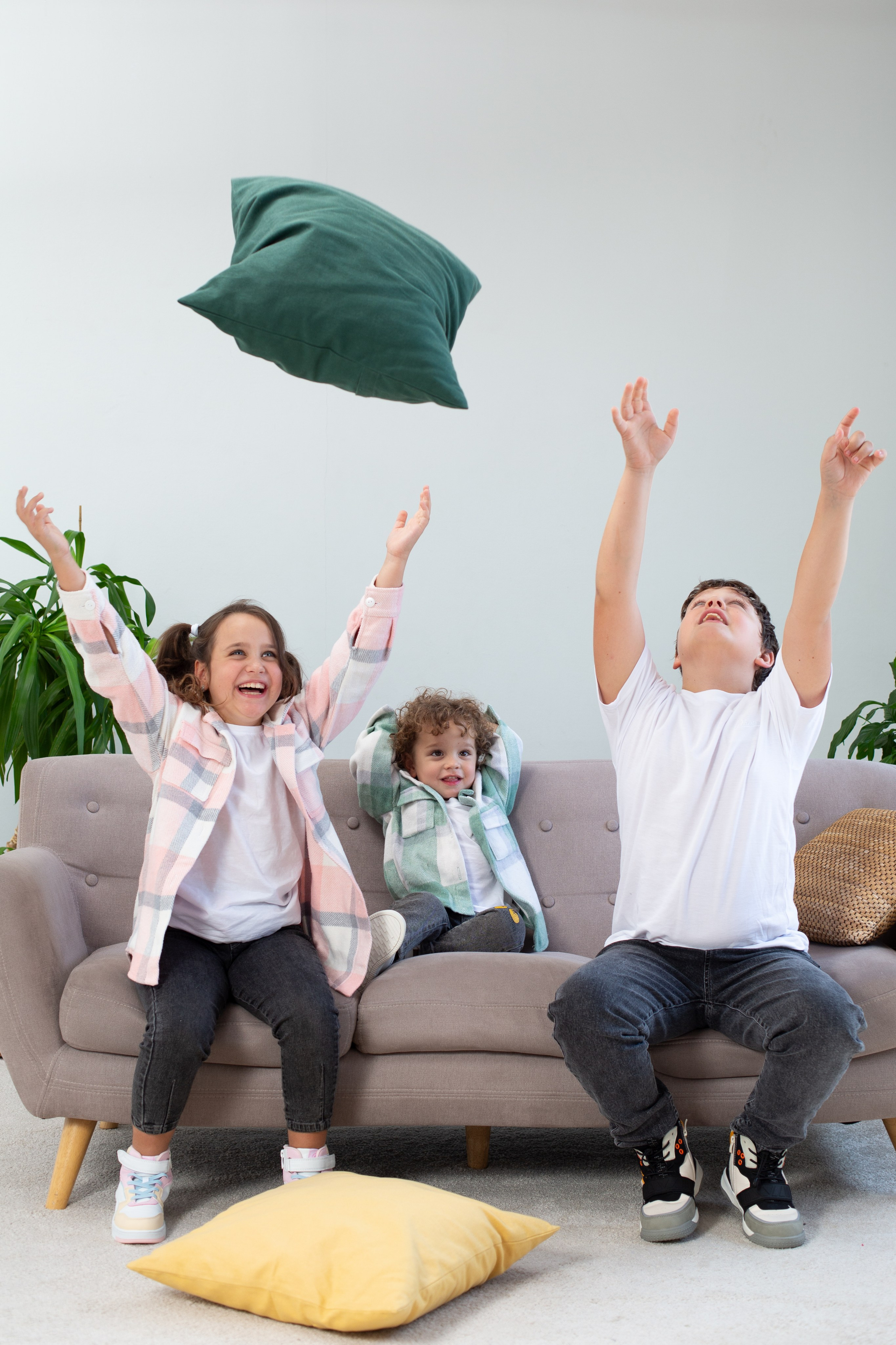 Детки. Фотограф Julia Milton | Портреты, съемки для маркетплейсов, лавстори, съёмка беременности в Санкт-Петербурге. Обучение фотографии в Спб очно