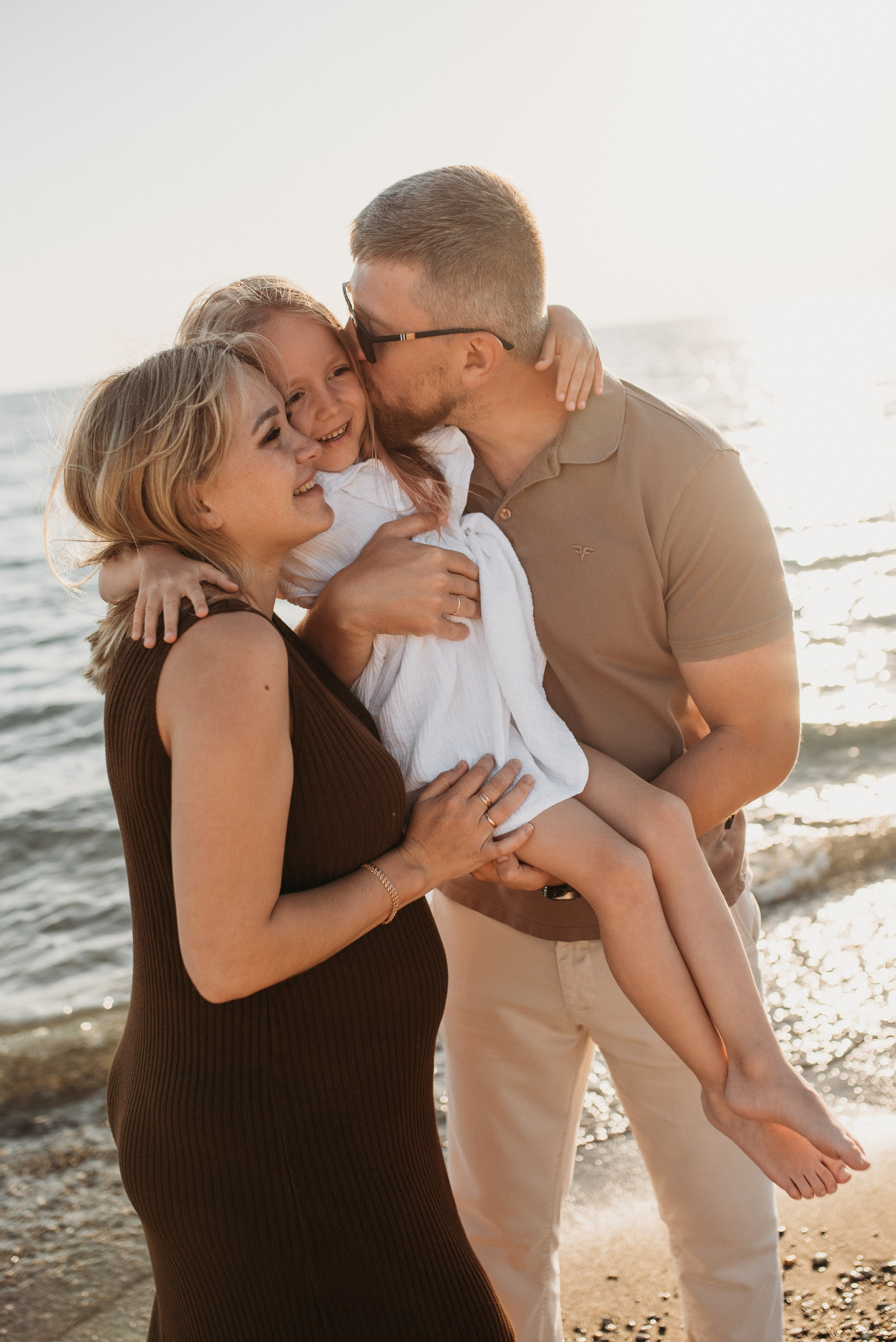 Семейная фотосессия в Головинке на берегу моря на закате. Фотограф в Сочи — Маргарита Поганова