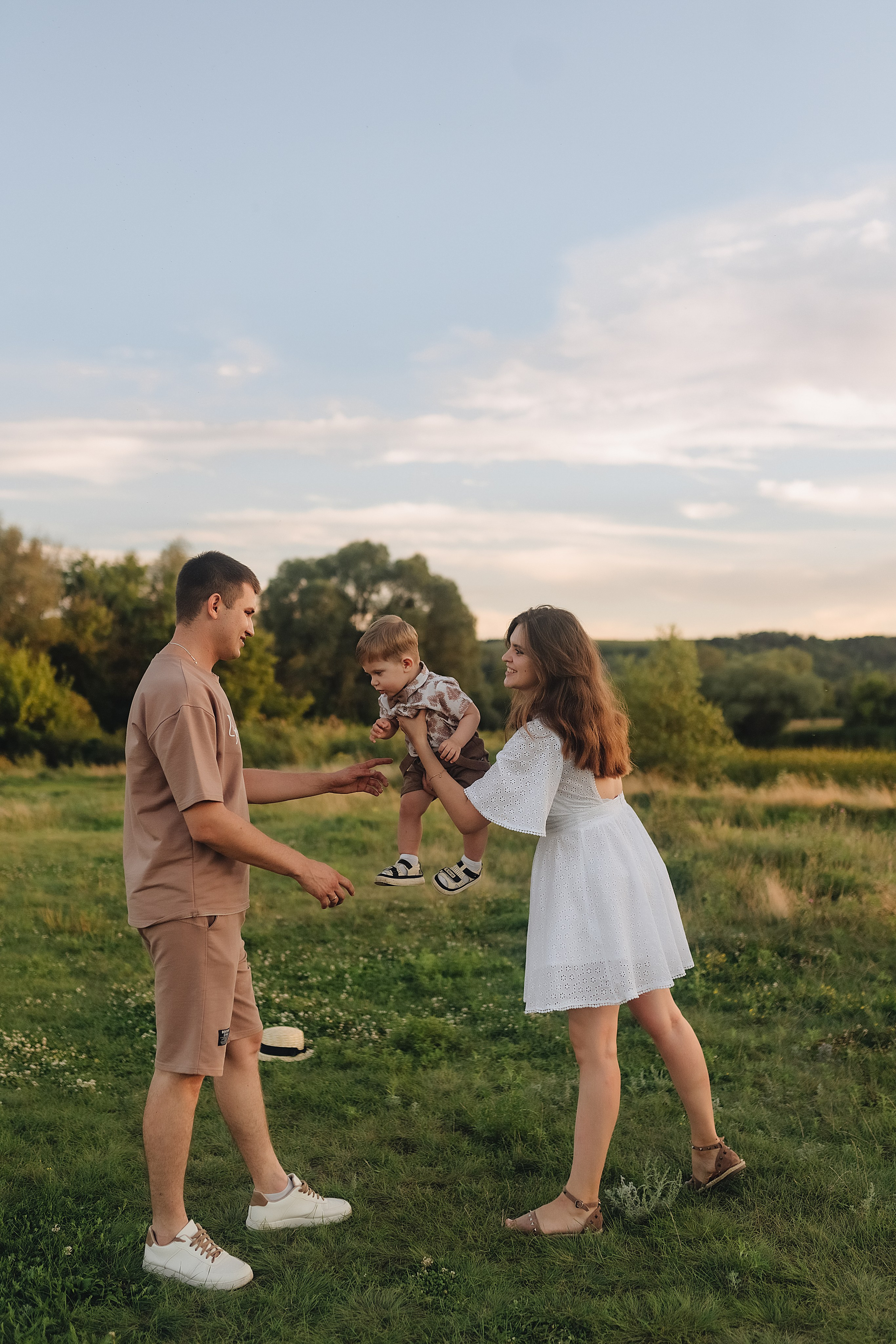 Светлана, Сергей и Женя | Семейная съемка на закате. Фотограф Карина Шмулёва. Воронеж и область