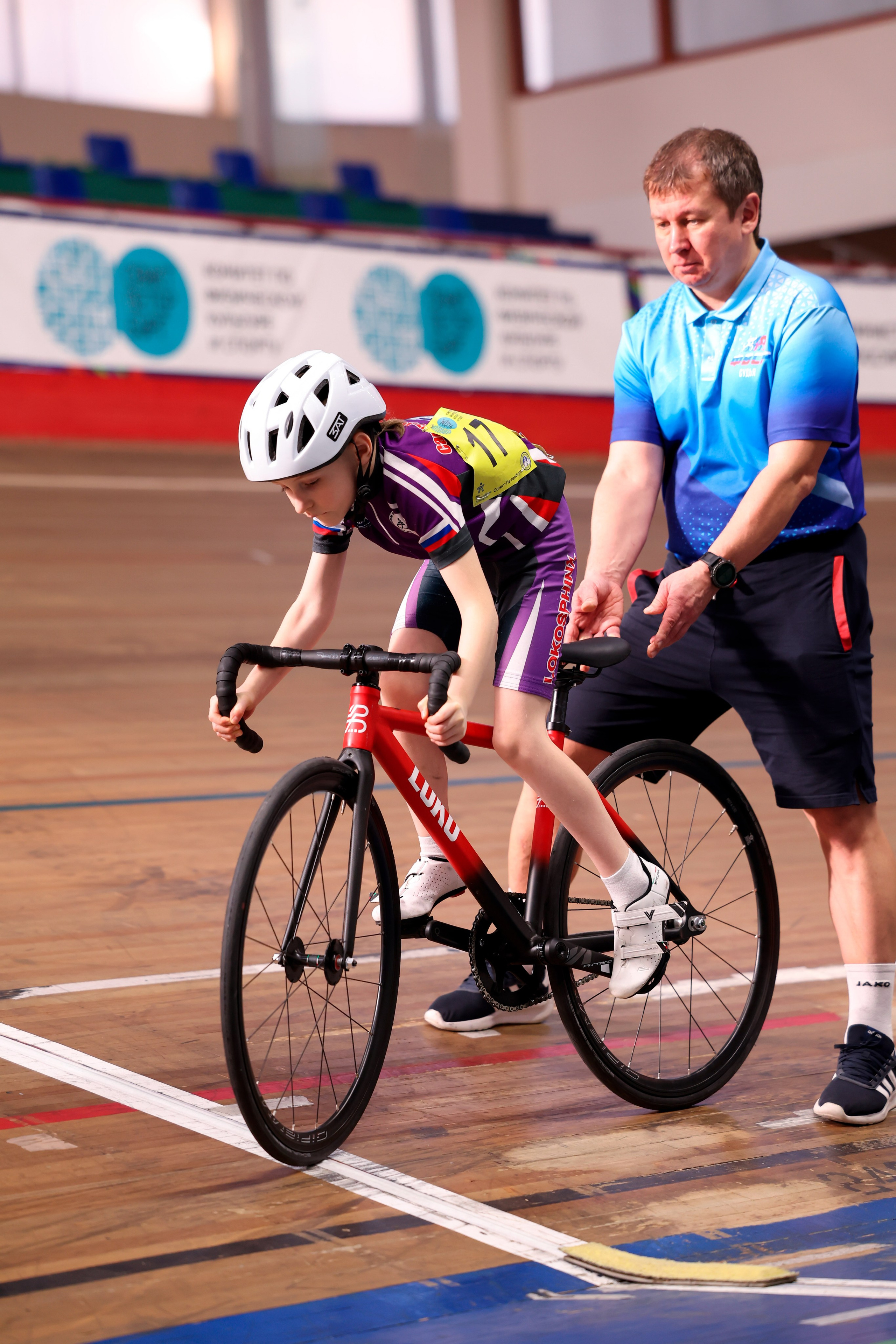 Пятый этап Региональных соревнований по велоспорту на треке (Гит, Скретч) 15.03.2025. Спортивный и репортажный фотограф Антон Тереханов