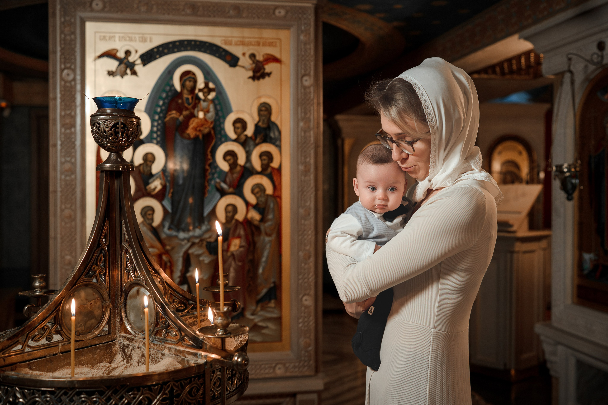 Крещение младенца в Сретенском монастыре