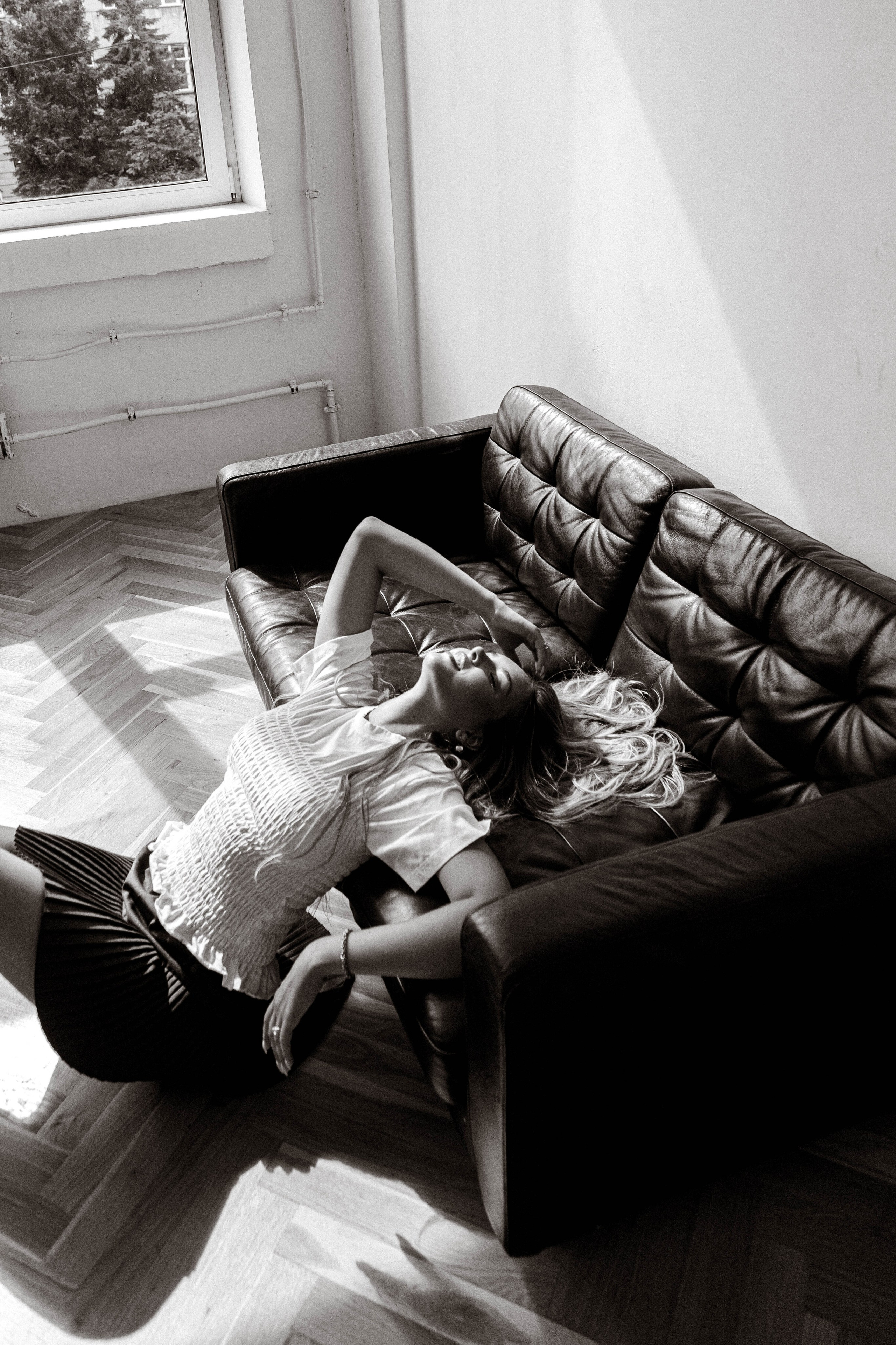 Катя. Минимализм в студии. Фотограф Ксения Третьякова, Санкт-Петербург