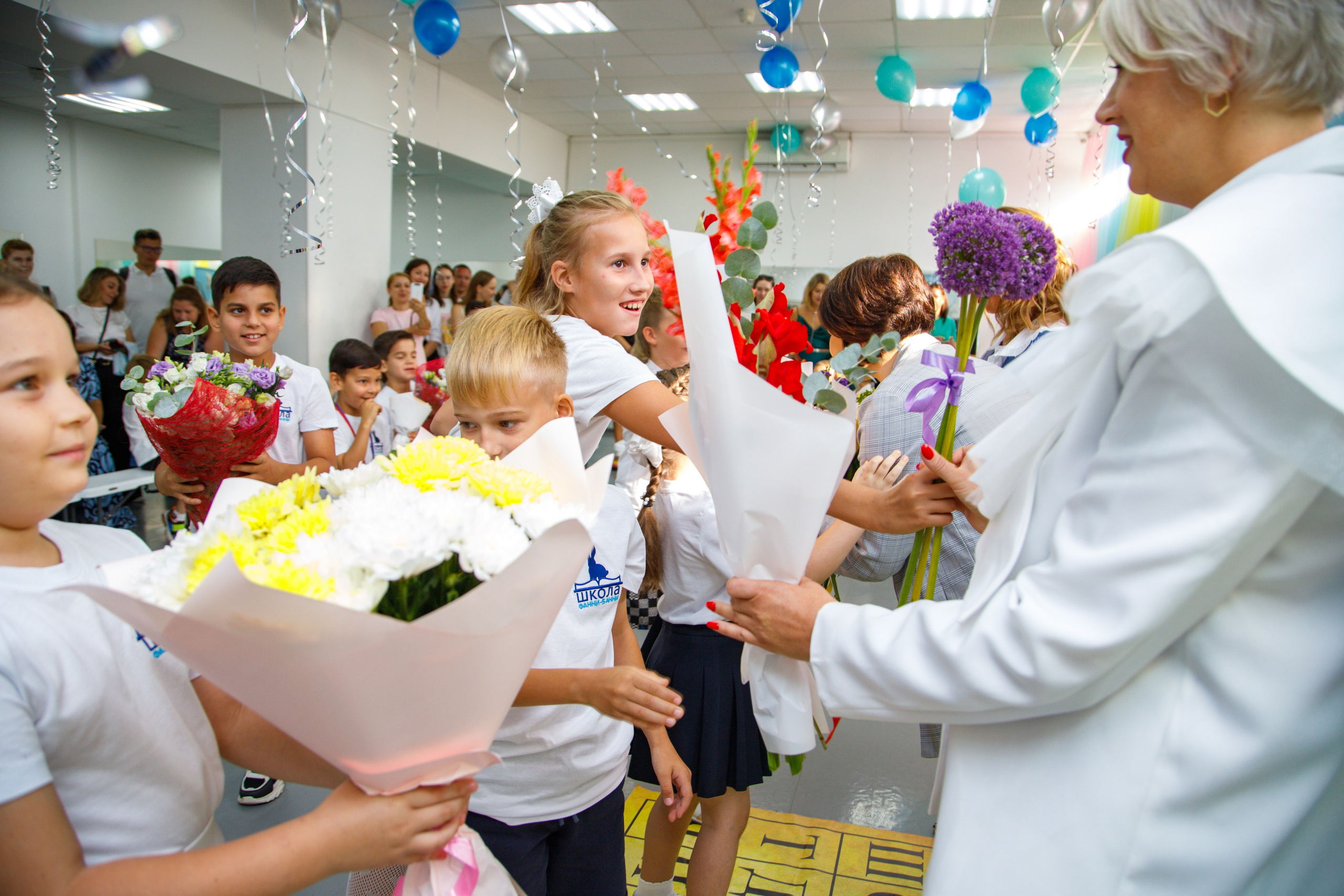 Репортажная съемка праздника знаний в школе. Семейный и школьный фотограф в Москве Анна Ткач