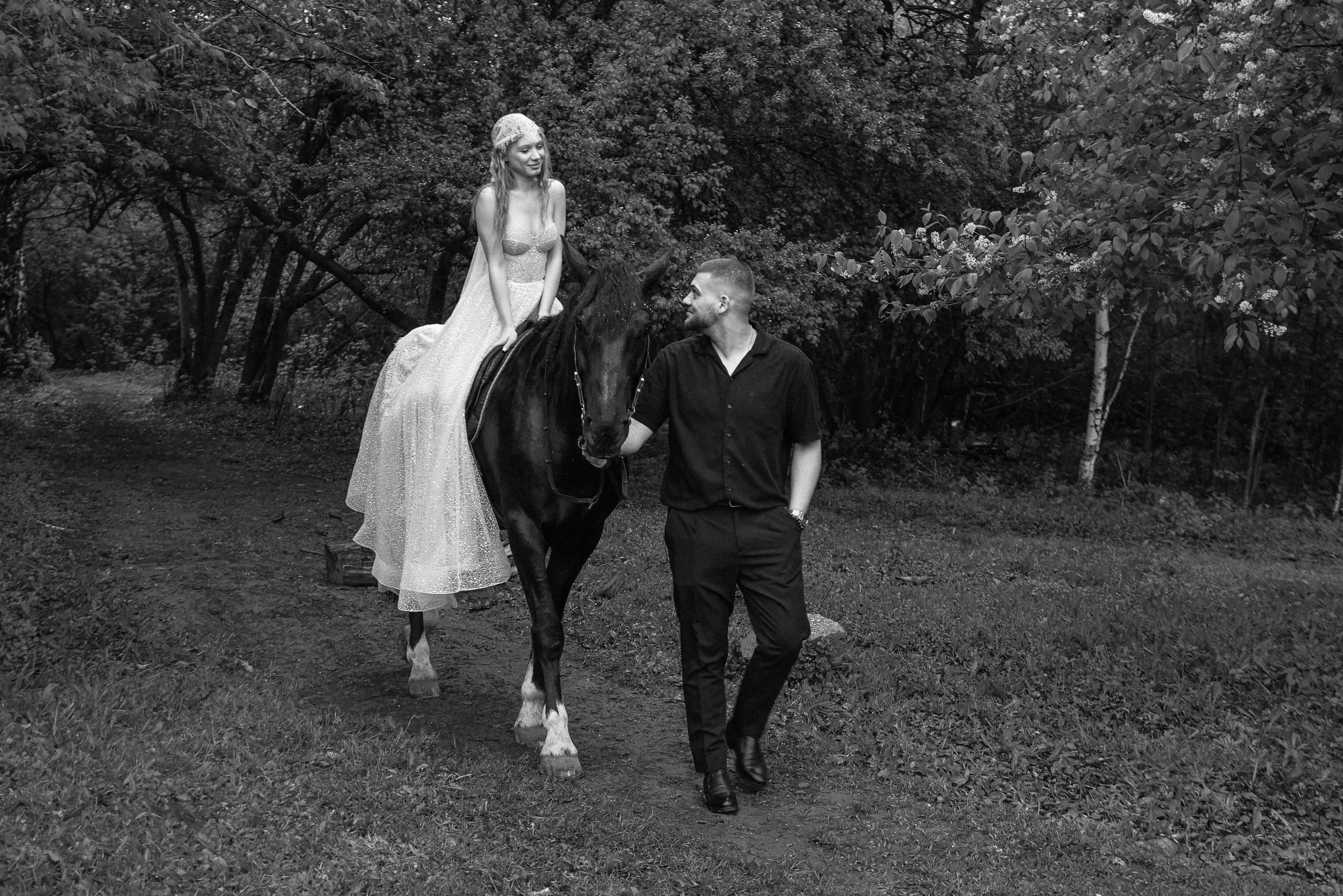 Свадебная сьемка на конюшне. Фотограф Юлия Мальцева