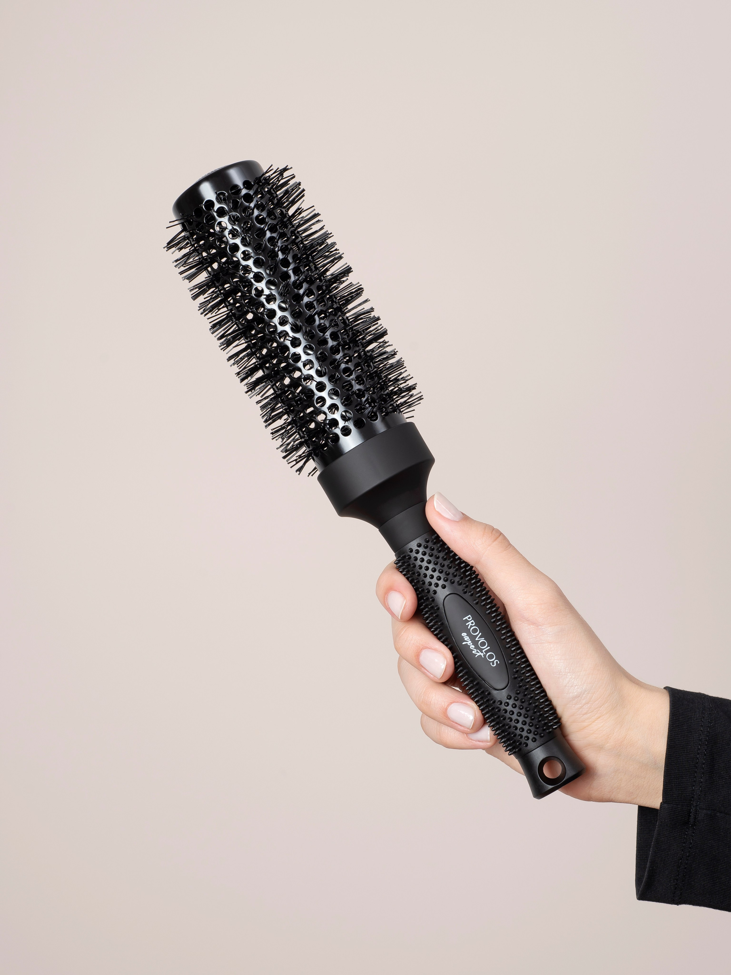 Фотосъемка брашингов в руках для маркетплейсов