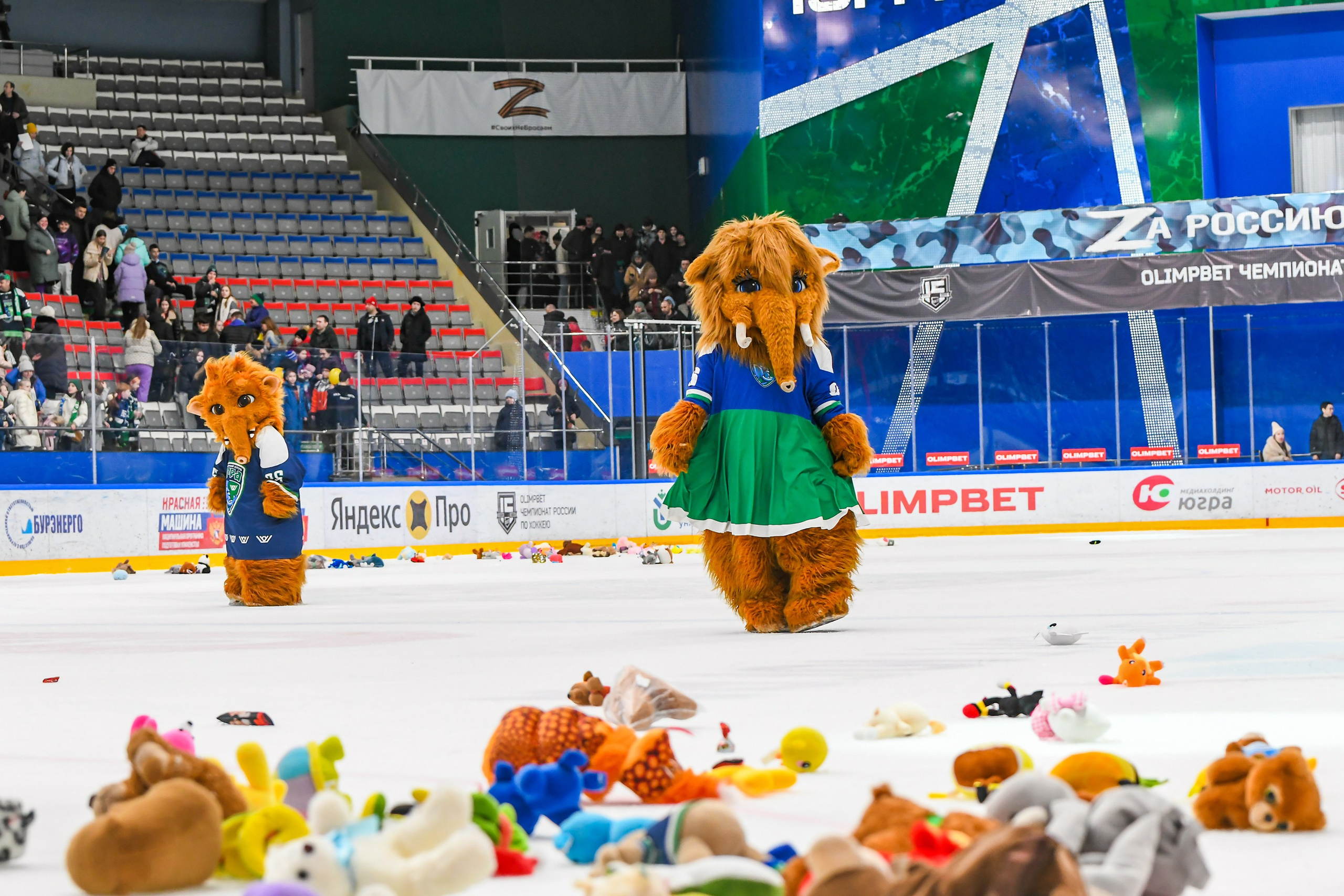 Матчи регулярного чемпионата ВХЛ. Фотограф в Ханты-Мансийске Евгений Жуланов
