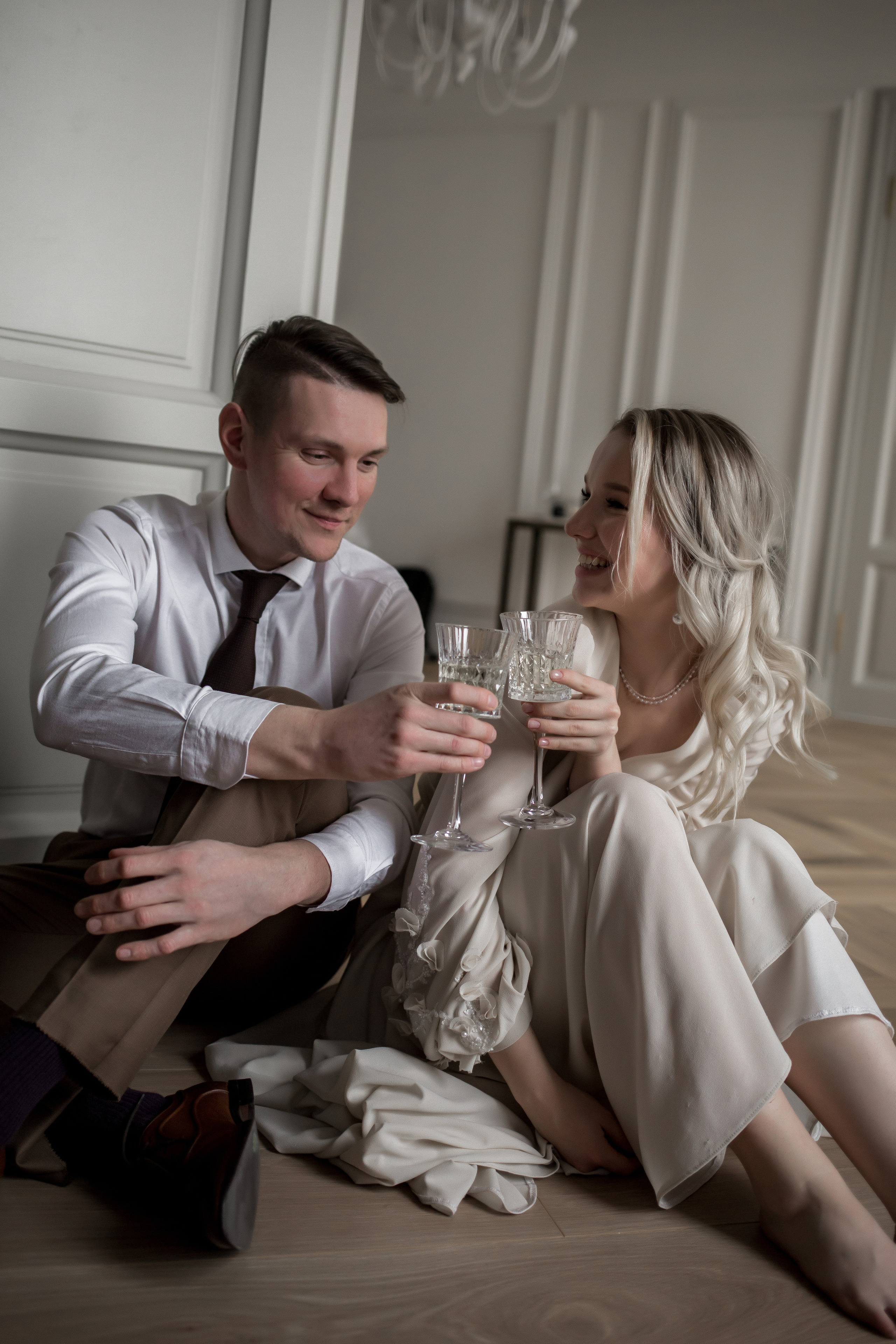 На левом берегу реки Карповки. Главная