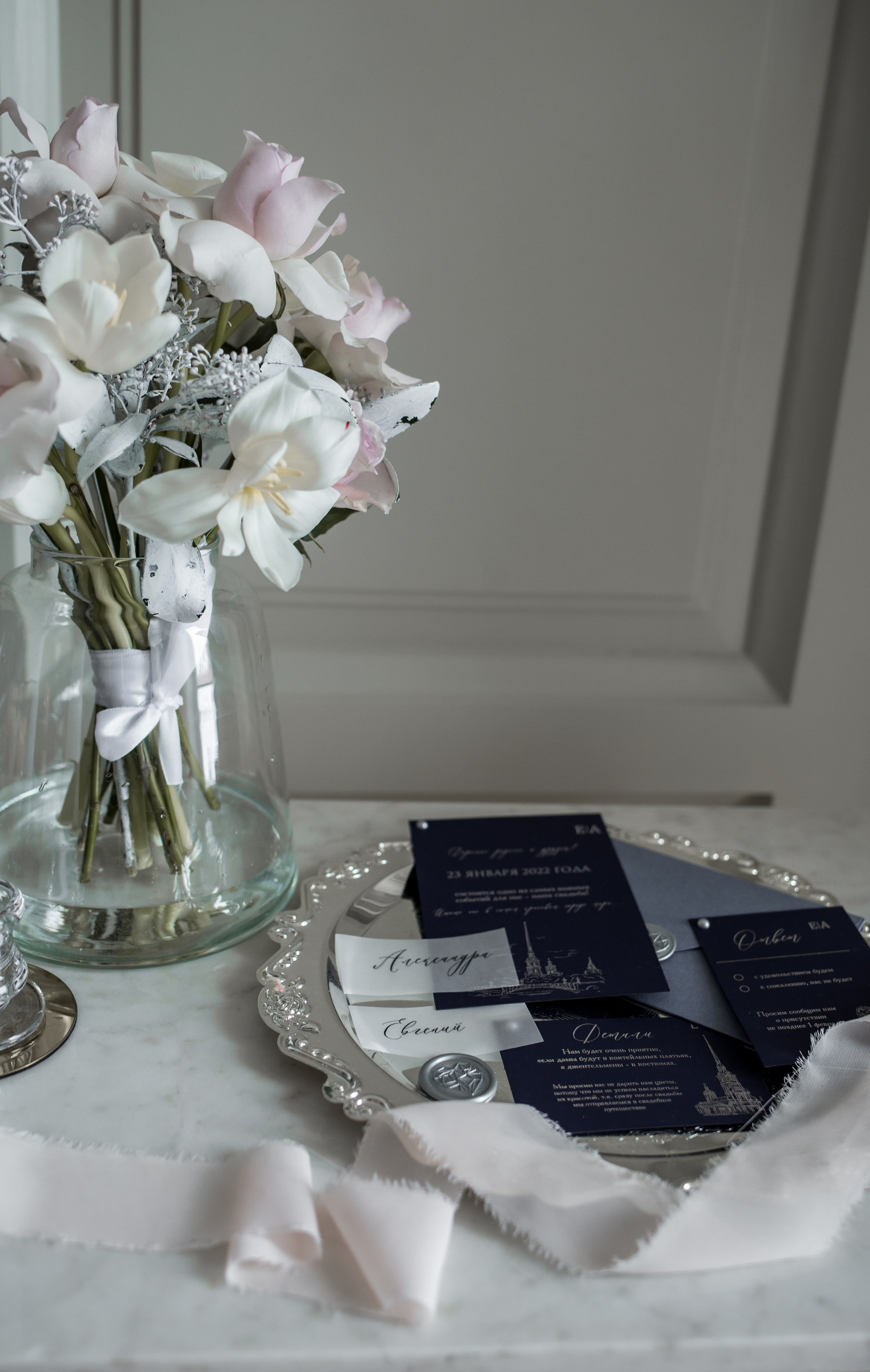 На левом берегу реки Карповки. Главная