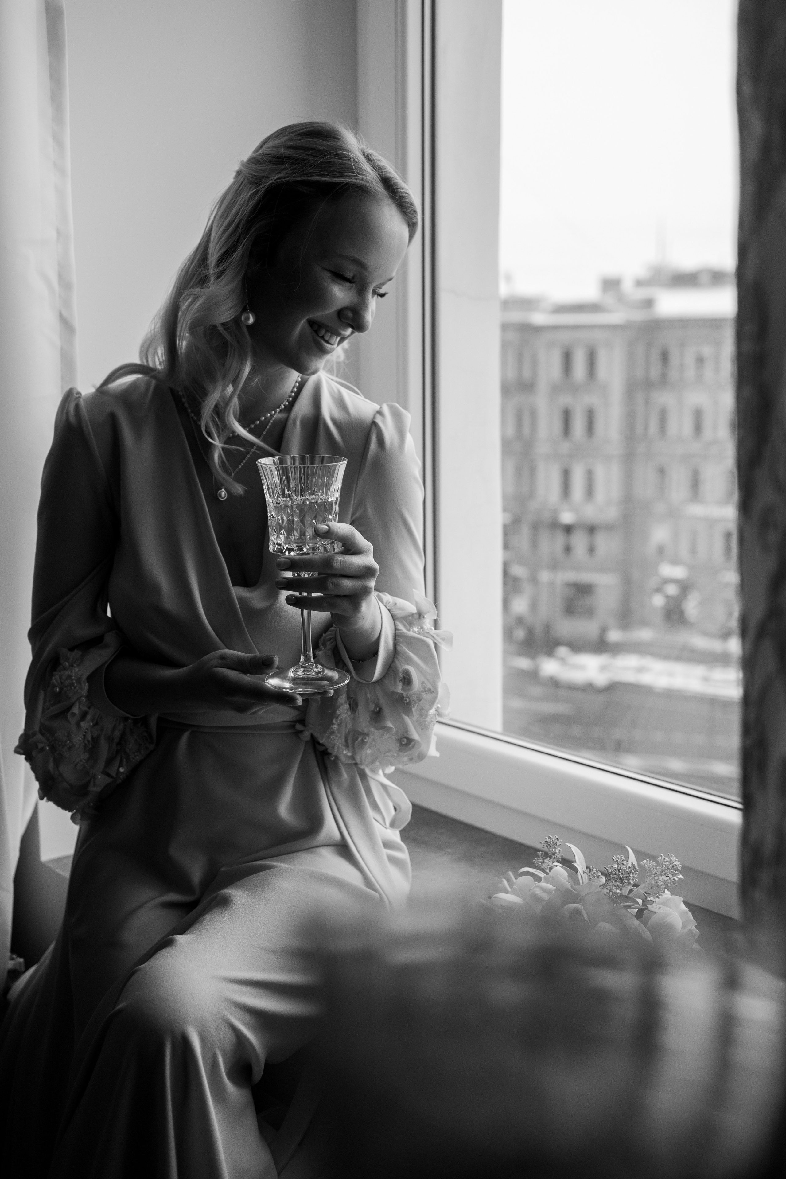 На левом берегу реки Карповки. Главная