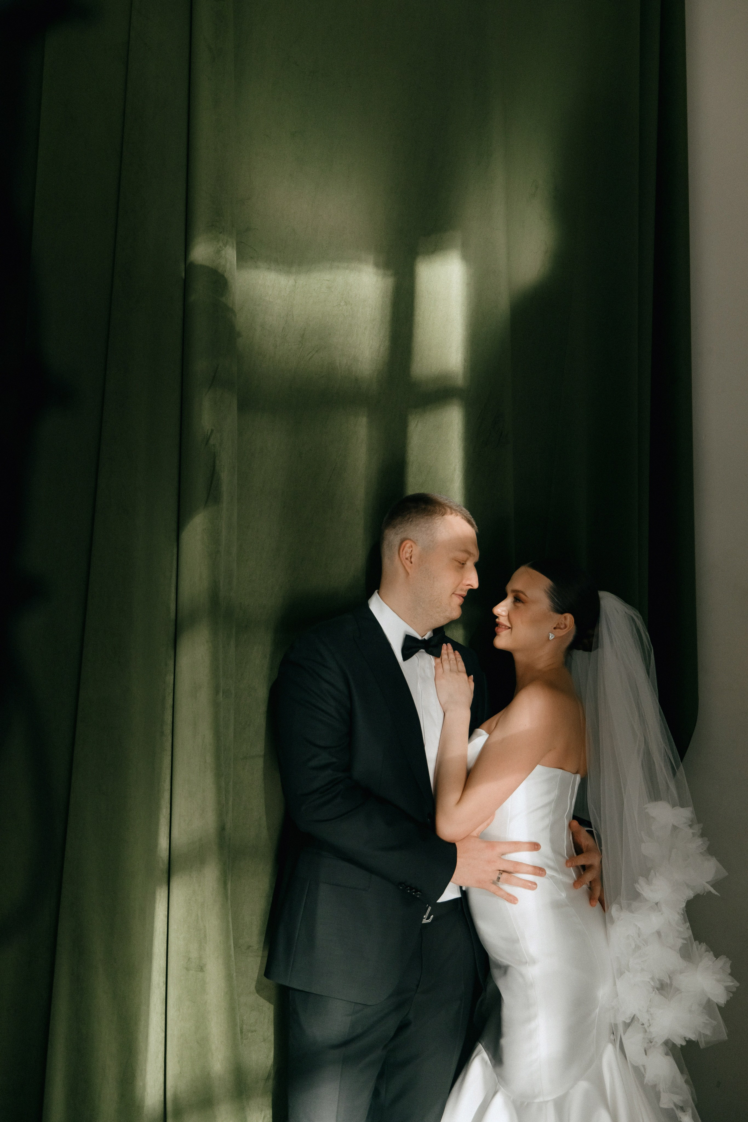 портрет жениха и невесты свадебная фотосессия вилла политика