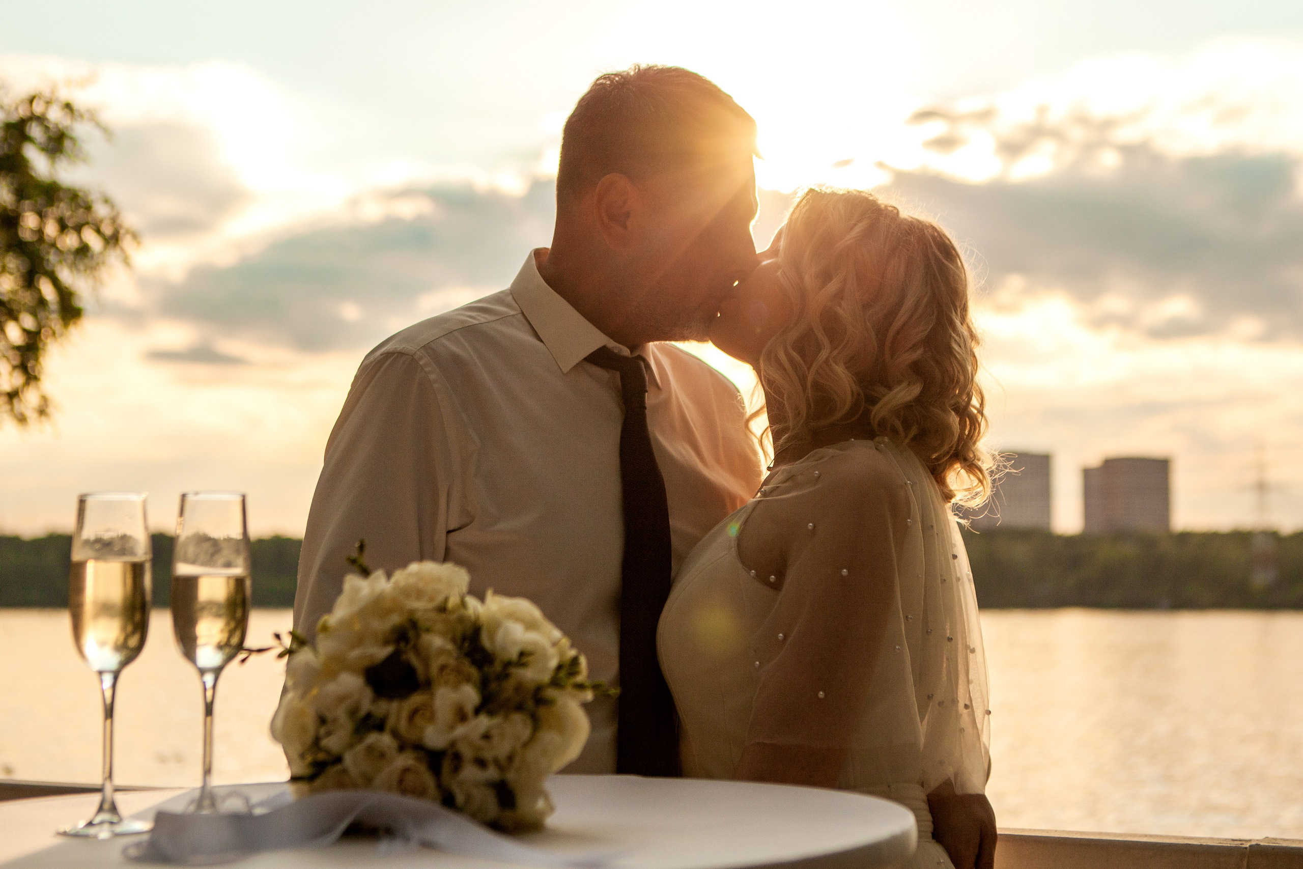 Фотосессия молодоженов на пляже Рублево. Фотограф Ольга Ефремова