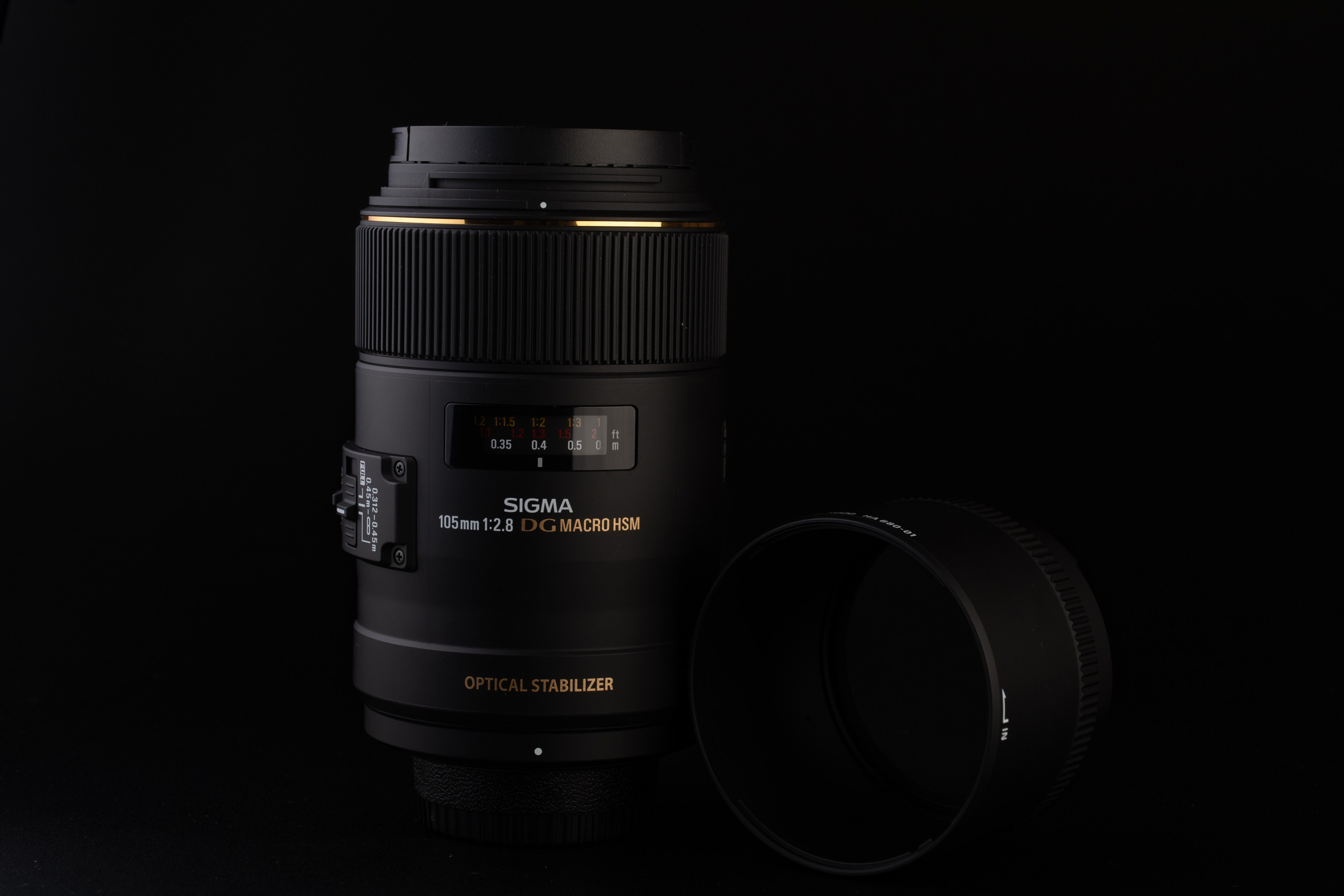 Чёрный фон. Предметный, рекламный, ювелирный фотограф в Москве