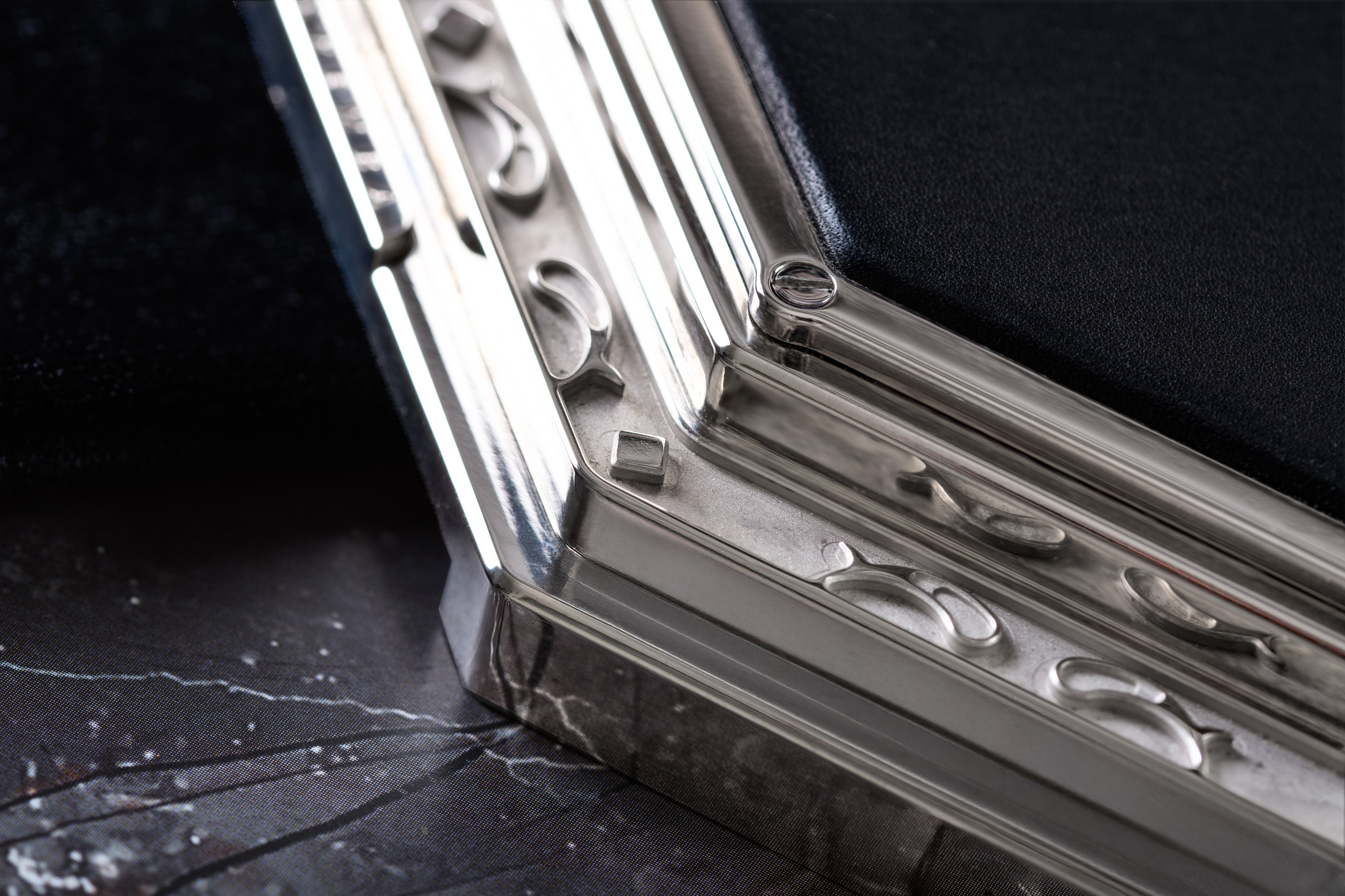 Съёмка беспроводных элитных зарядных. Предметный, рекламный, ювелирный фотограф в Москве