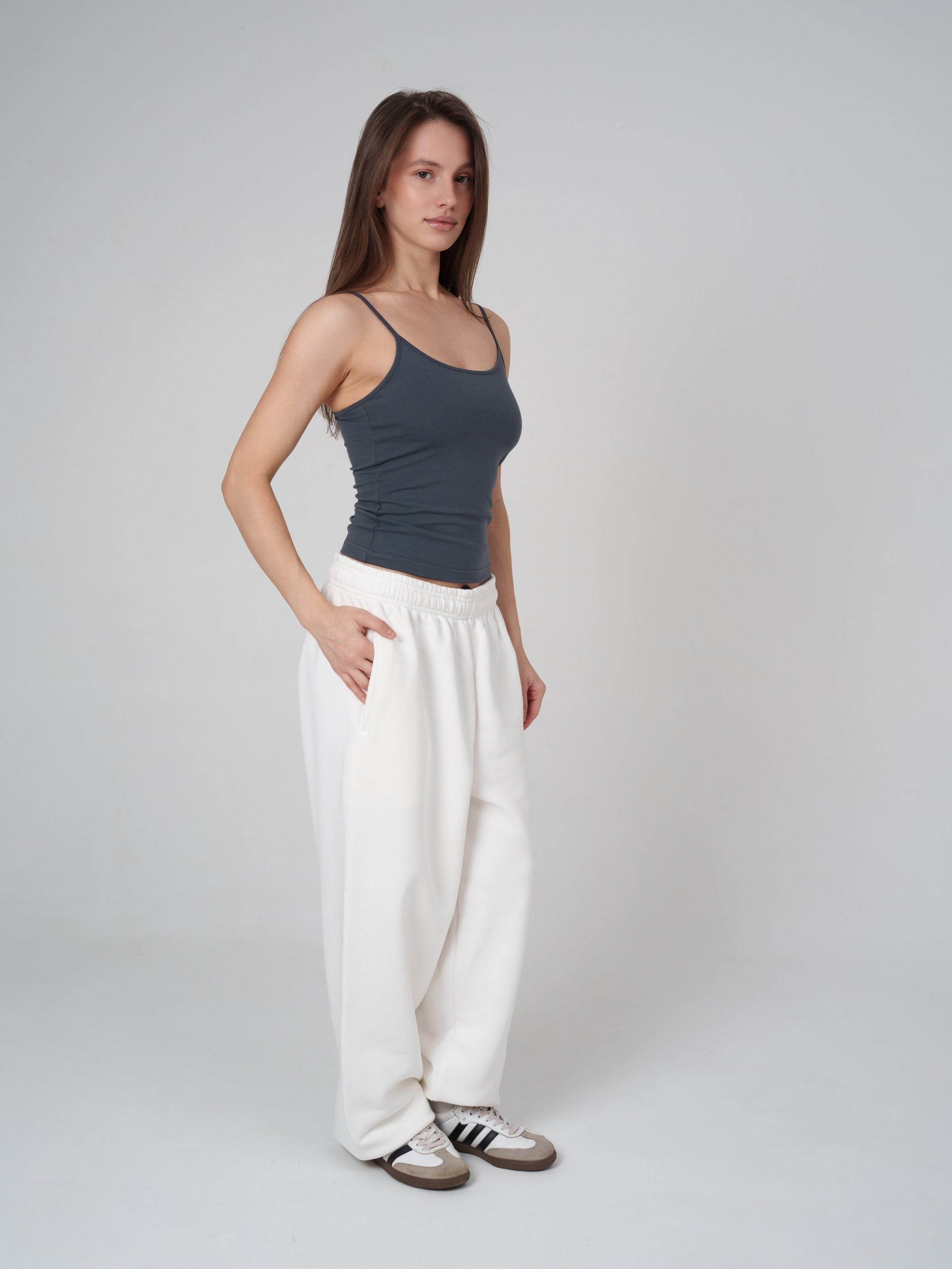 Топы на сером фоне. Иван Упоров — фотограф, рилсмейкер чебоксары