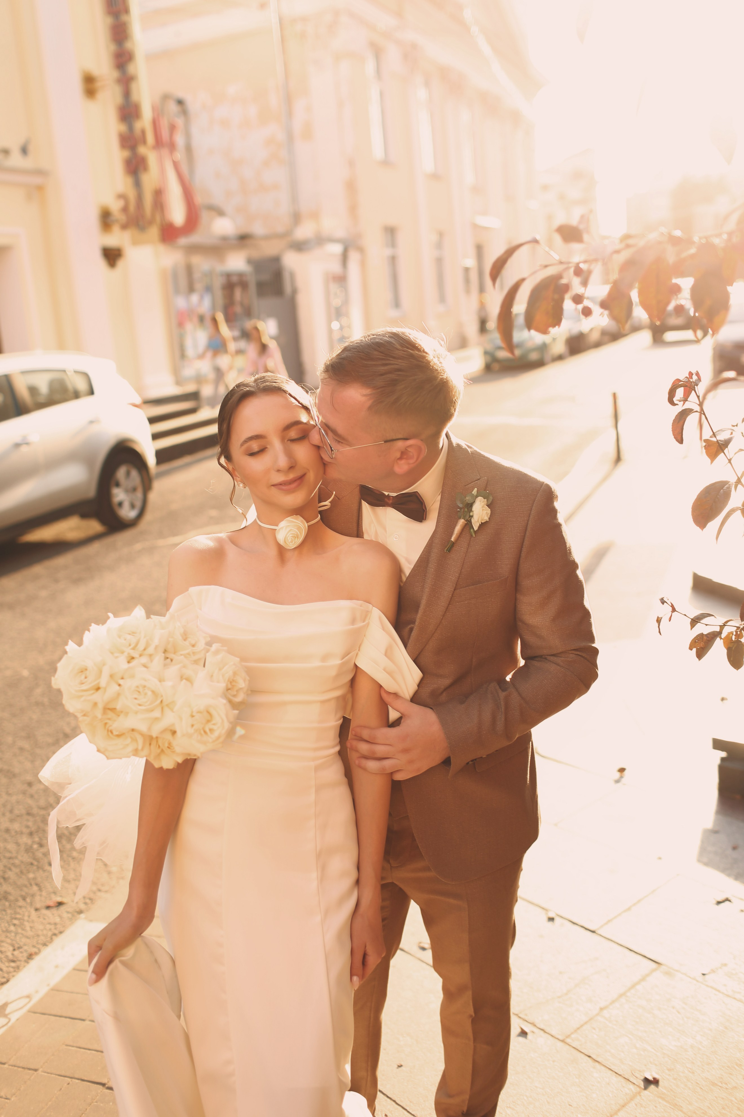 Свадебная фотосессия Ивана и Лидии в отеле и городе. Свадебный и репортажный фотограф в Ярославле и Санкт-Петербурге Роман Микрюков