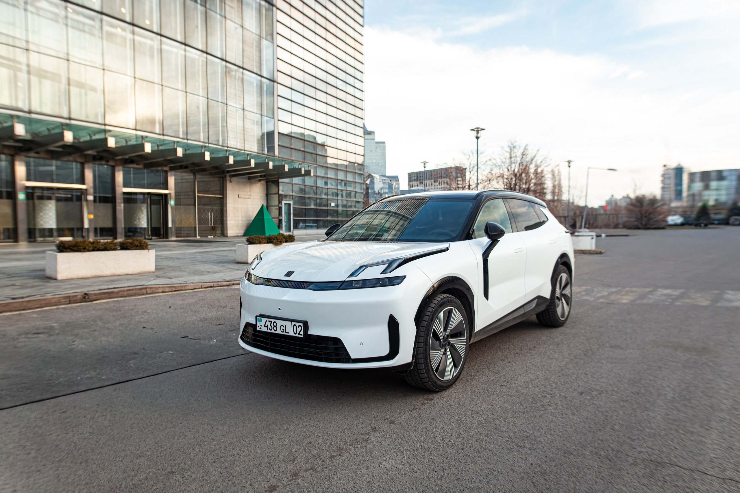 Lynk&Co 08 EM-P. Рекламный и портретный фотограф в Алматы — Серекпаев Танирхан