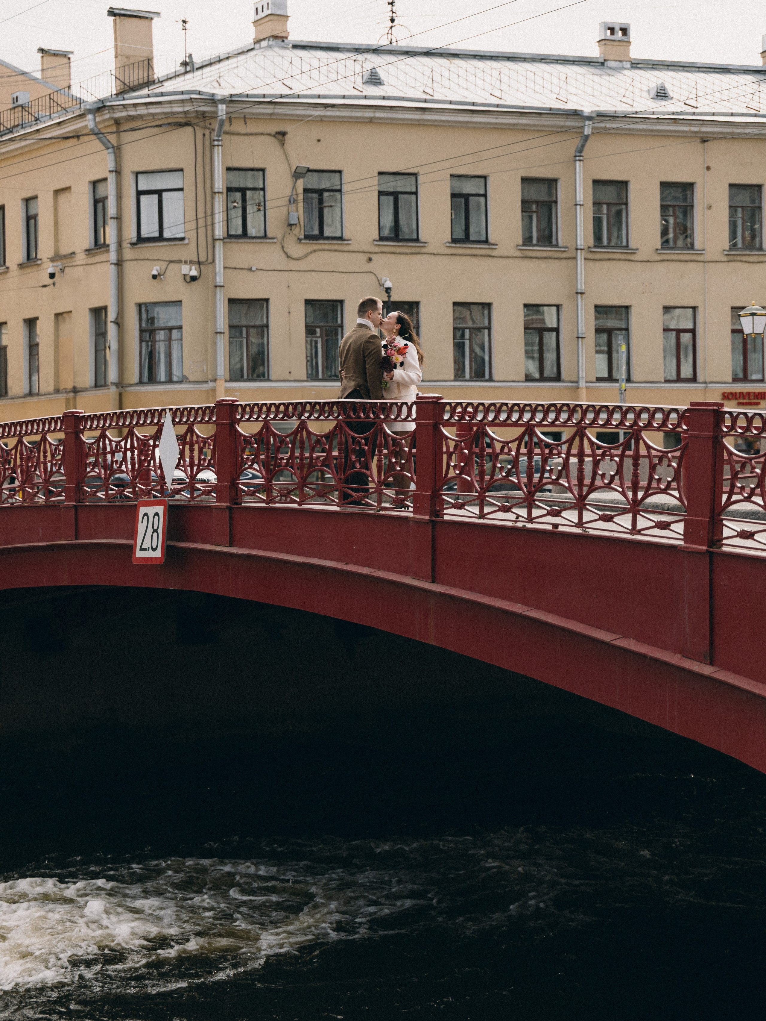 Петербург держал за руку, а любовь — за сердце. Свадебный фотограф Москва Ирина Писарева