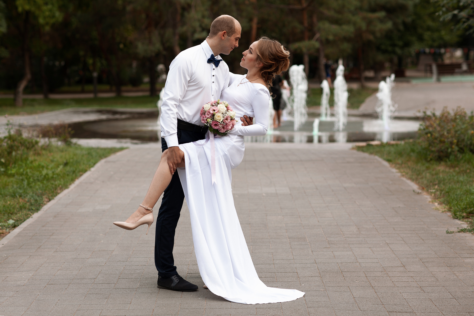 Свадебная прогулка по городу Белая калитва. Фото видео съёмка в Белой Калитве дуэт Герман и Инна