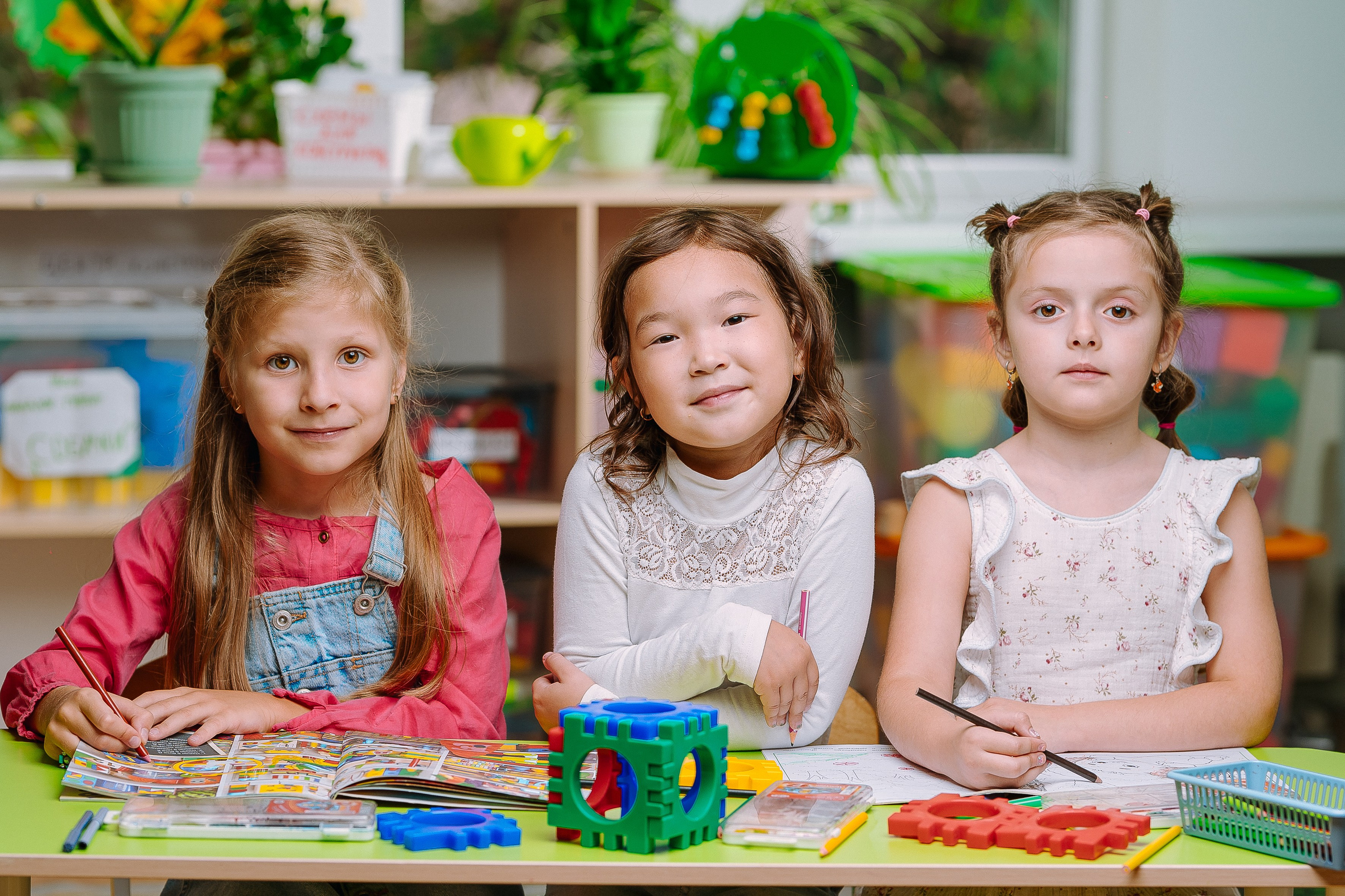 Групповые фото — игра- Рисование (кубики). Выпускные альбомы Натальи Бутко: Новороссийск, Анапа, Геленджик