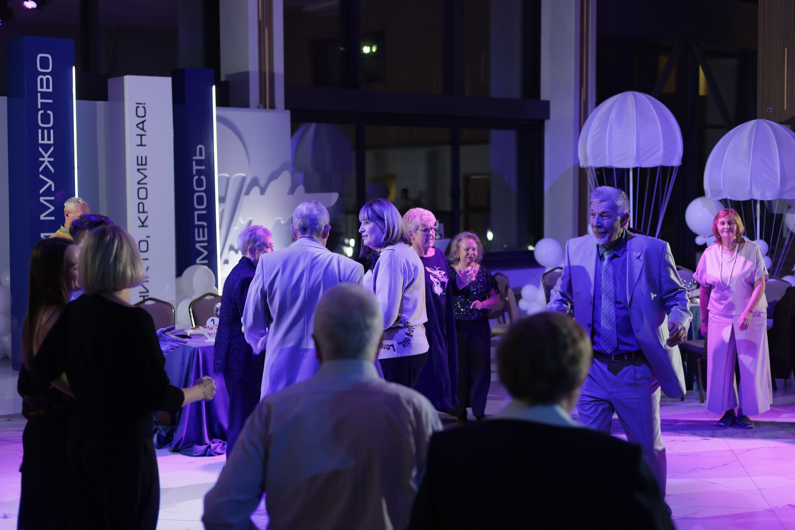 Прыжок длиною в жизнь. Фотограф свадебный, репортажный, индивидуальный, фото для маркетплейсов, брендов, автосалонов