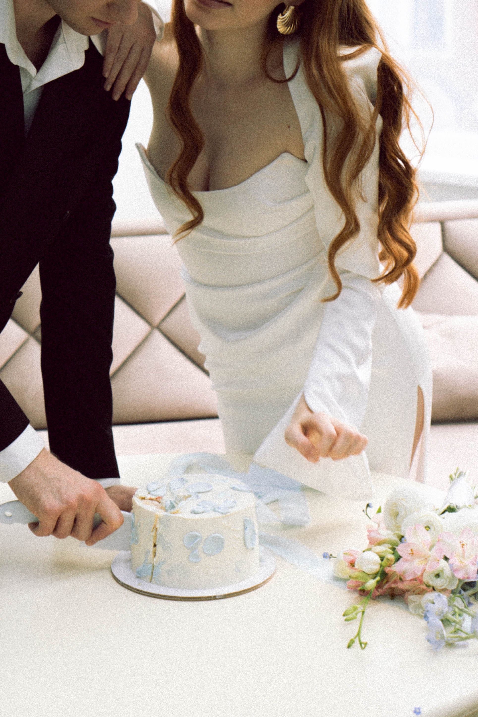 СВАДЕБНАЯ СЬЕМКА В ОТЕЛЕ. СБОРЫ ЖЕНИХА И НЕВЕСТЫ И ТАКЖЕ ТОР И ПОДГОТОВКА К ПРОГУЛКЕ. Профессиональный фотограф, Санкт-Петербург — Виктория Богомолова