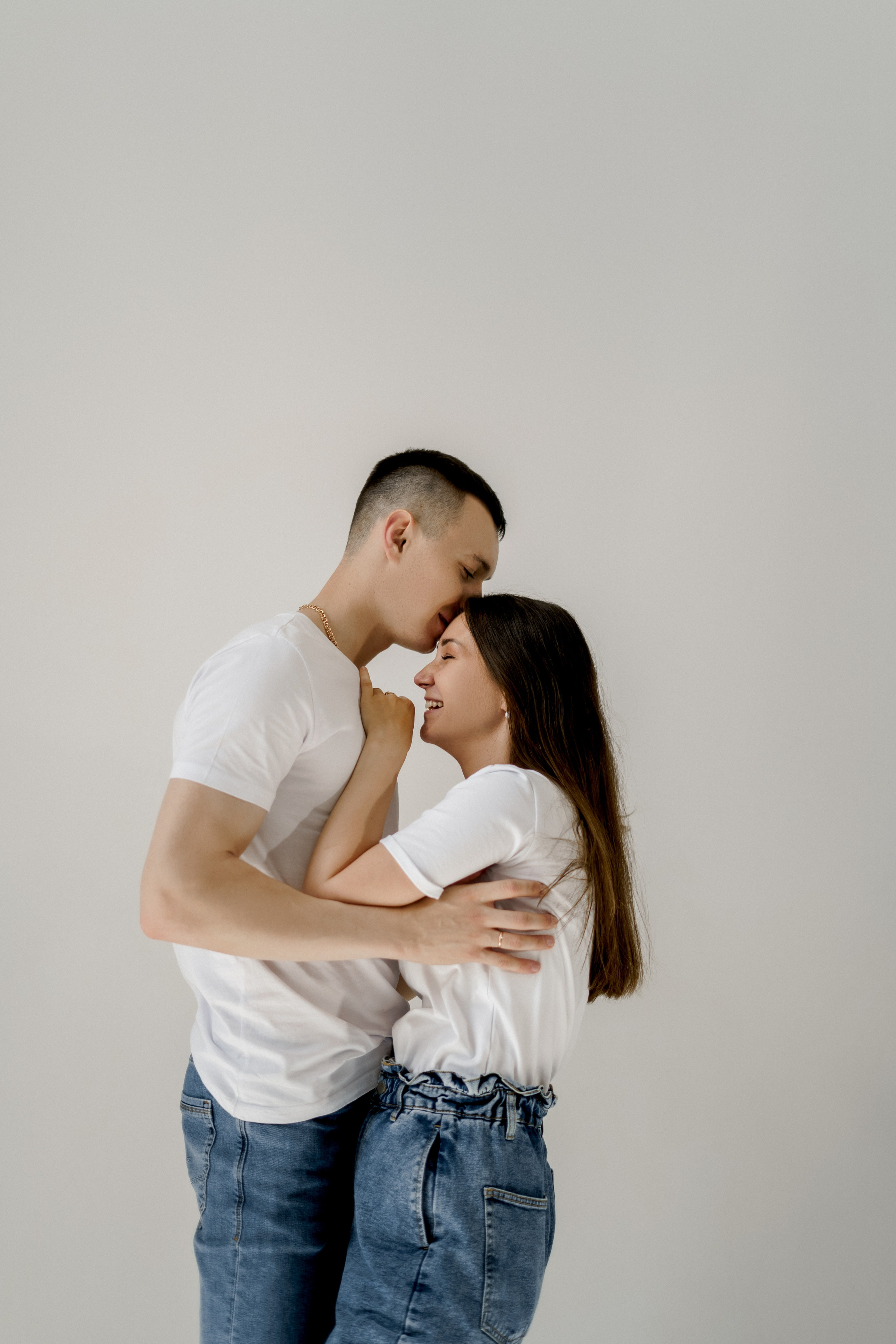 Фотосессия лав стори в студии сахалин. Фотограф сахалин