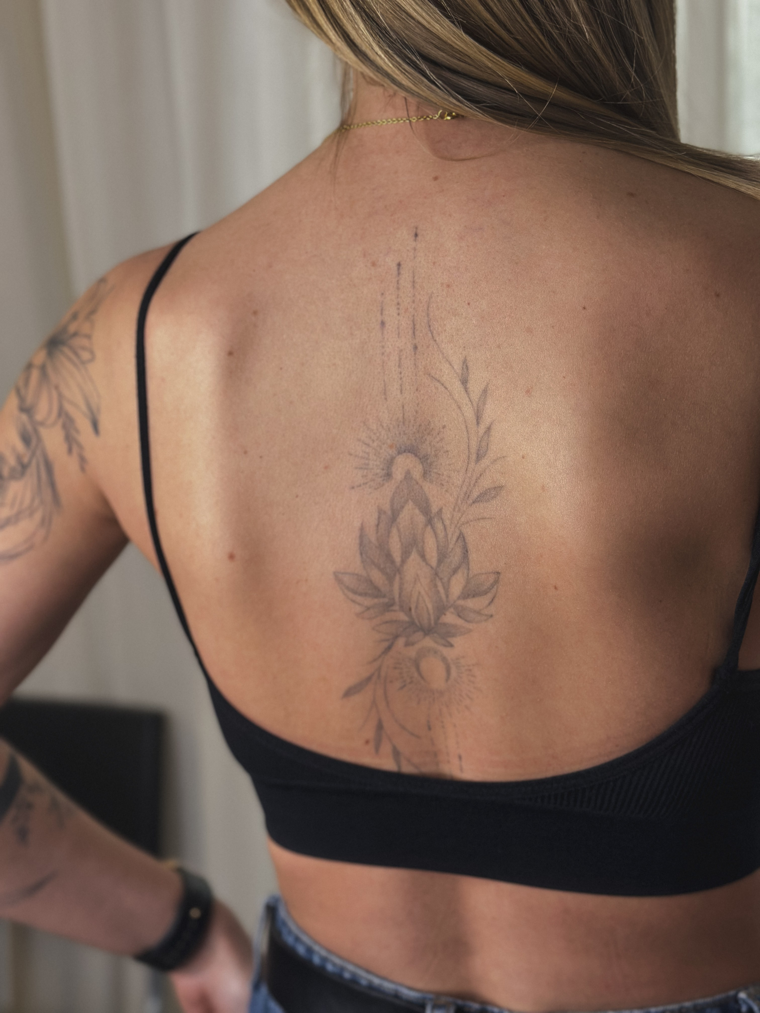 Сеанс тату. Тату мастер Новосибирск