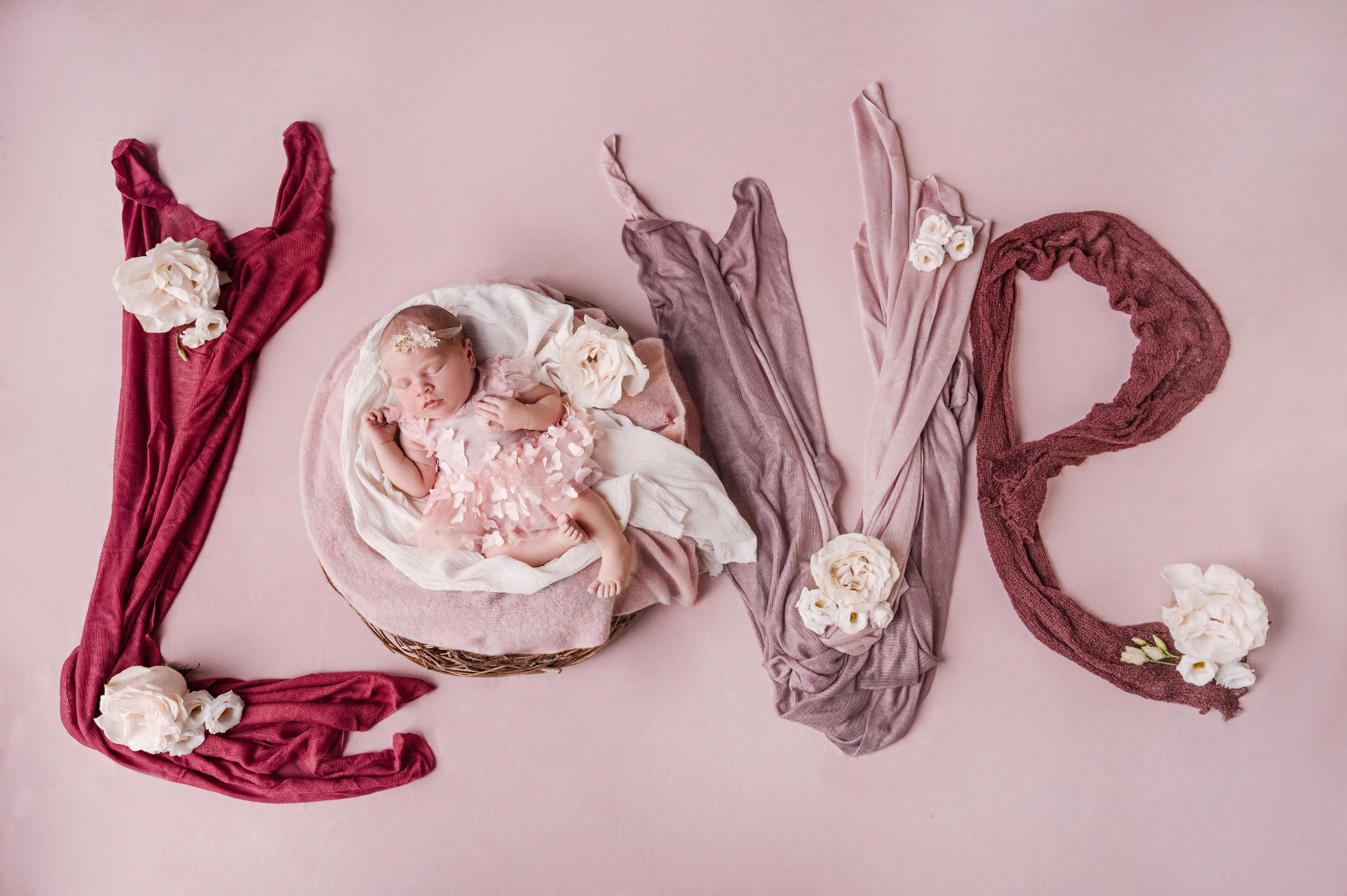 Newborn girl. Фотограф новорожденных малышей в Санкт-Петербурге