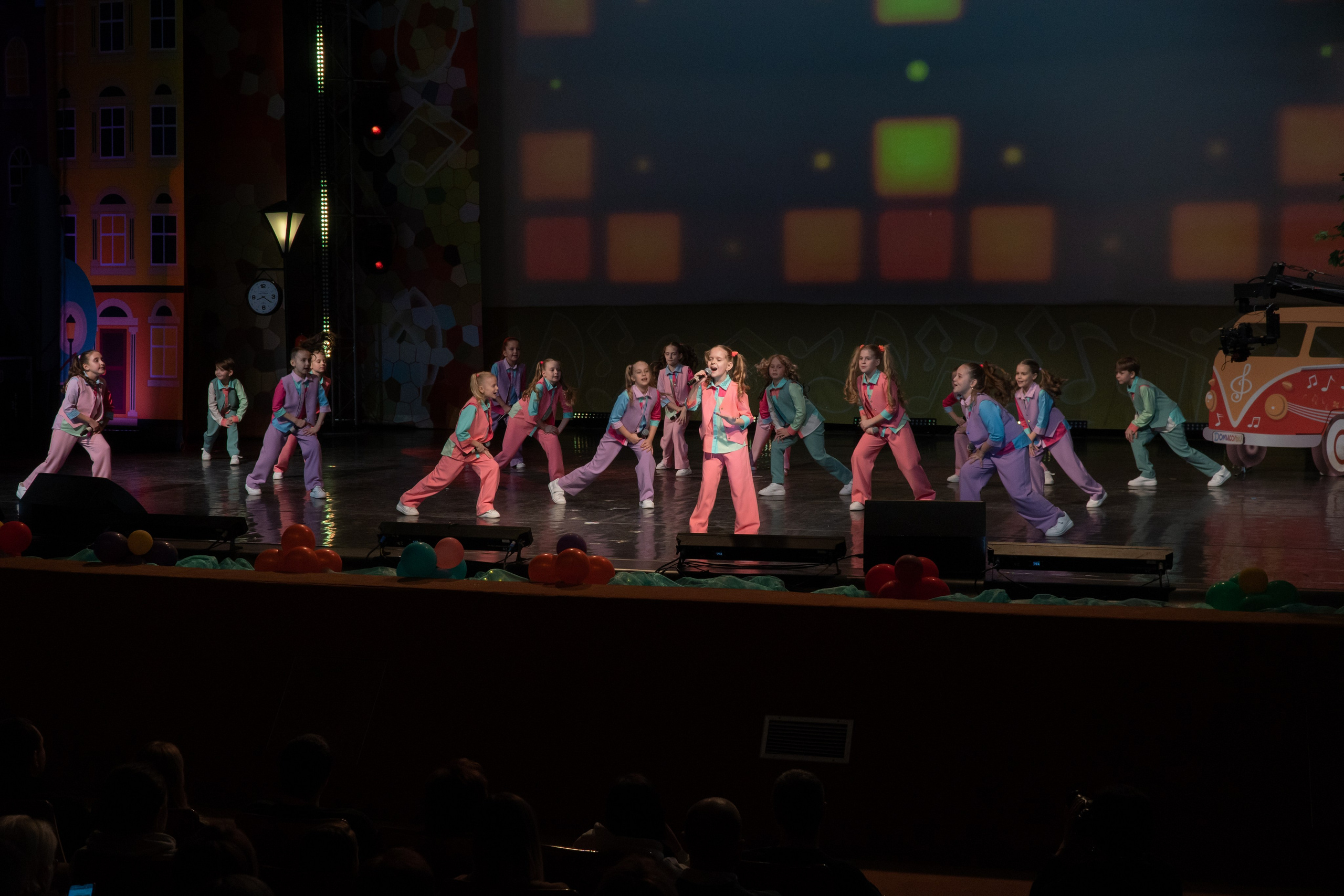 Съёмка концерта для Домисольки, большой концертный зал Космос. «Студия DRONAVT`s» — видеосъёмка и фотография г. Москва