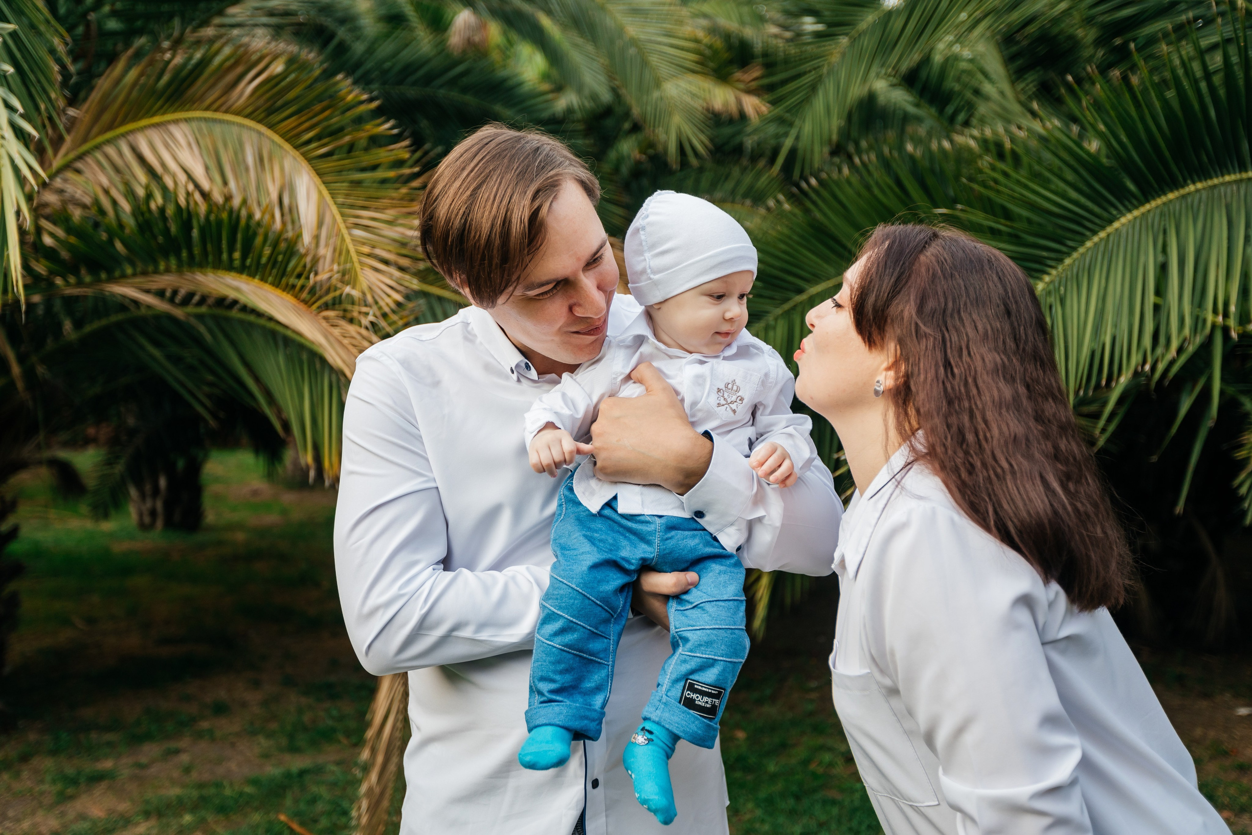 Алексей и Нарине с малышом. Фотограф в Сочи. Свадебная видеосъемка Сочи