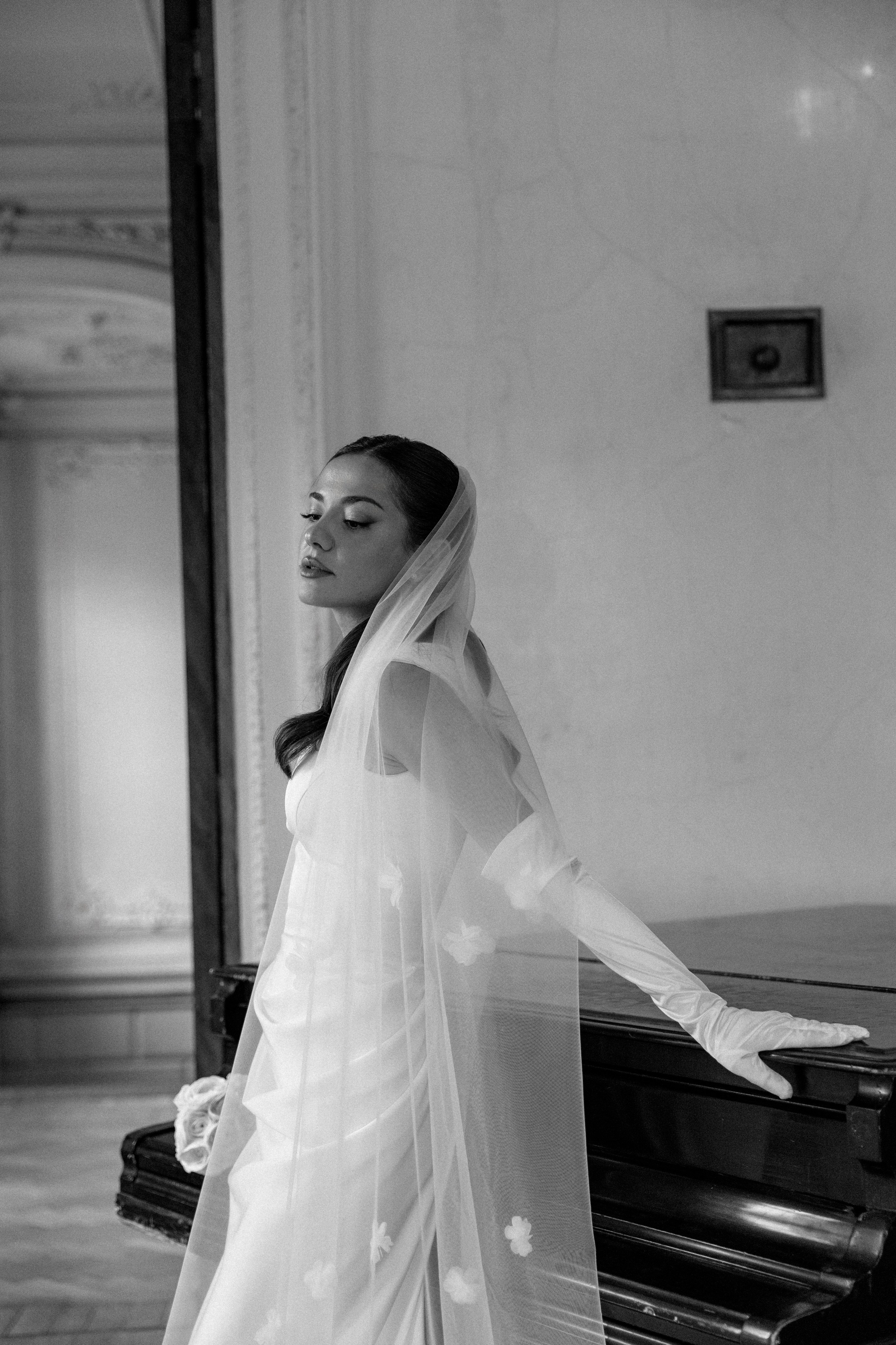 Роспись в Кутузовском ЗАГСе, фотосессия в Пушкинской библиотеке и банкет (семейный ужин) в ресторане «Кафе Пушкинъ». Свадебный фотограф в Москве Полина Лелетко